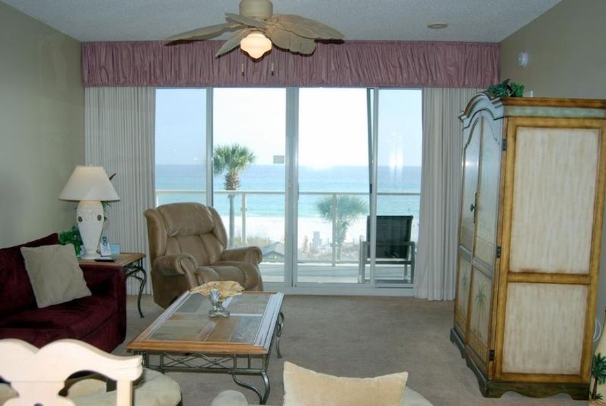 Sterling Sands is located directly on the beach in the heart of Destin. Sterling Sands has a gorgeous gulf front pool perfect for some R&R. Within walking distance to restaurants and the Track Amusement Park.