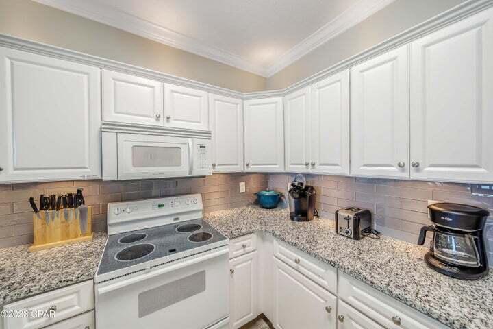 EMERALD ISLE - Residential