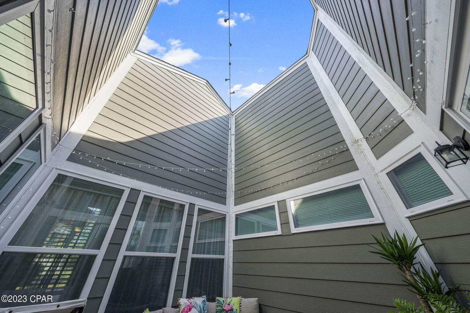 COLONY CLUB HARBOUR PH 2 - Residential