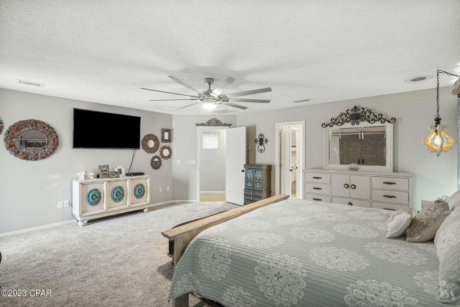 COLONY CLUB HARBOUR PH 2 - Residential