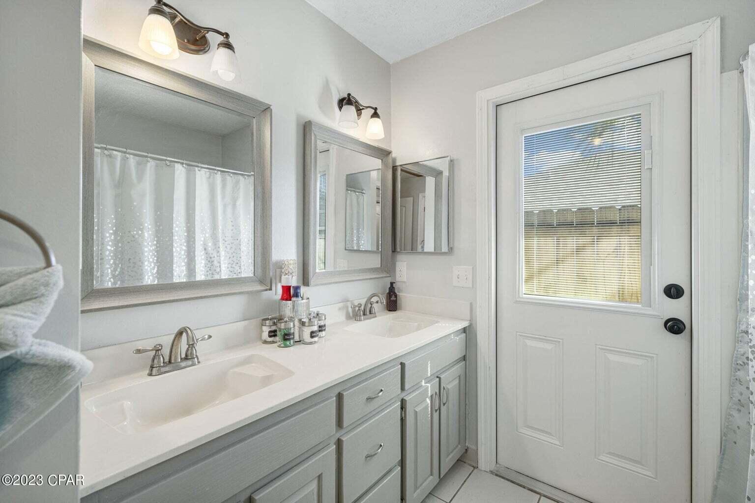 COLONY CLUB HARBOUR PH 2 - Residential