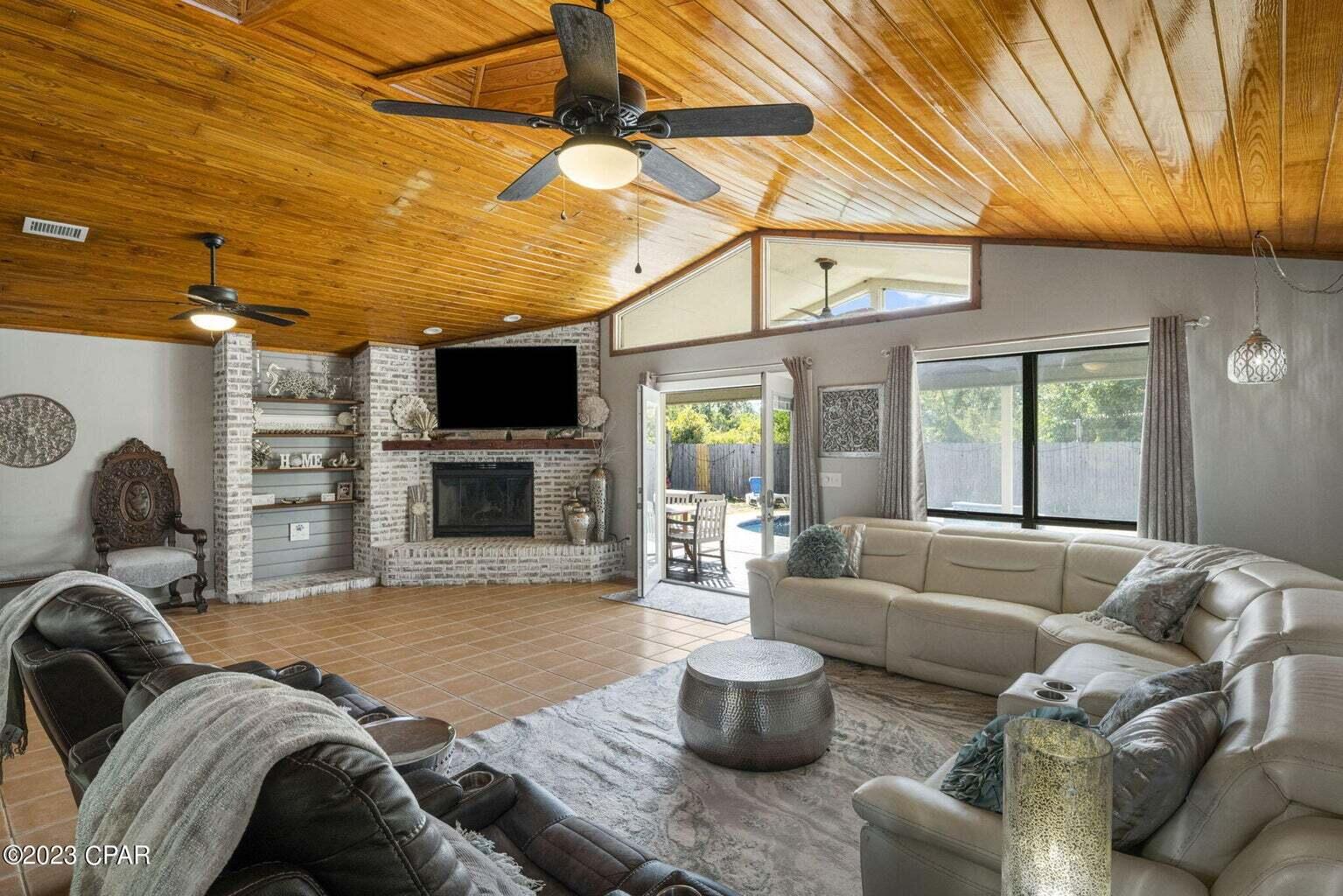 COLONY CLUB HARBOUR PH 2 - Residential