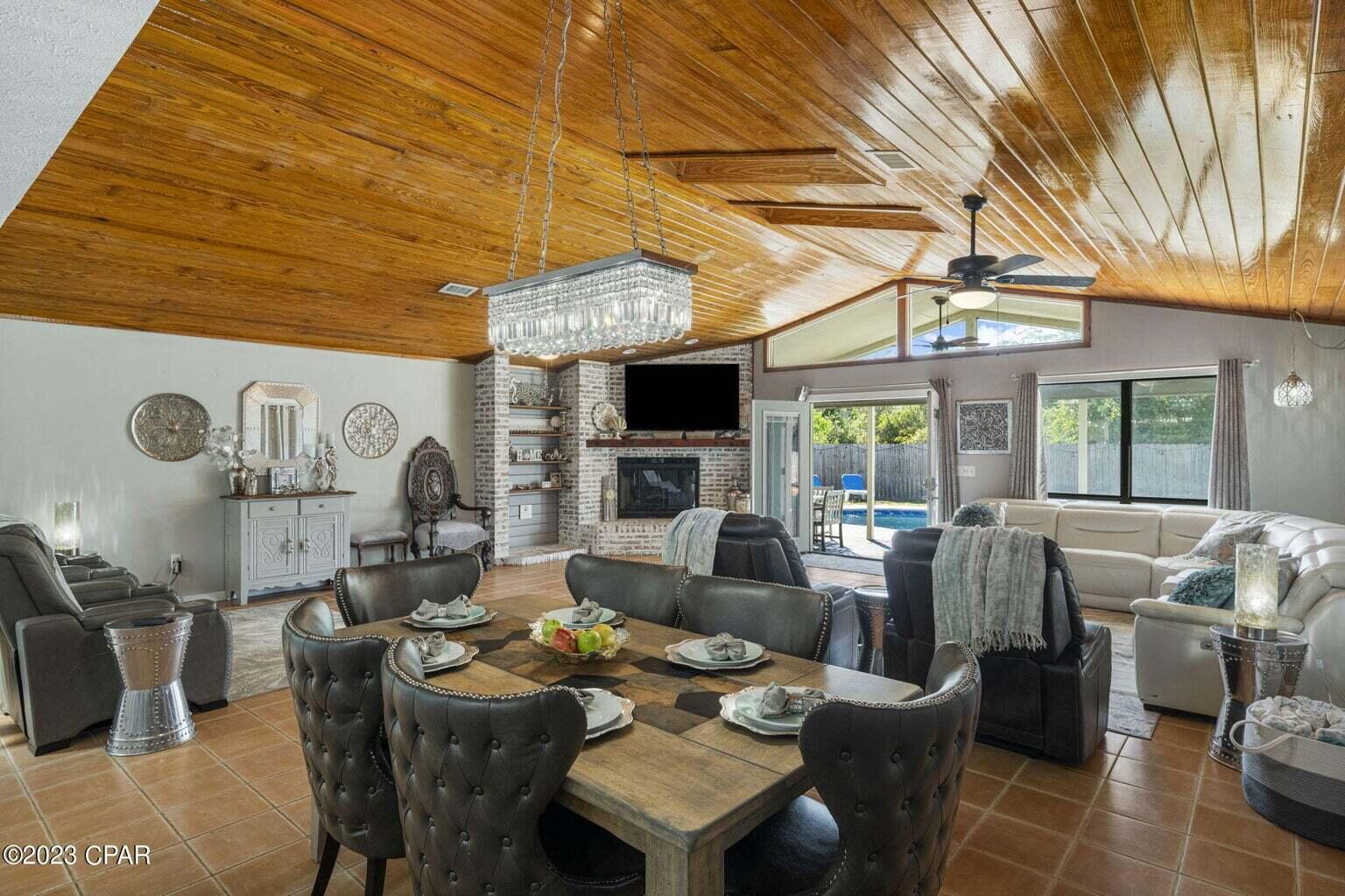 COLONY CLUB HARBOUR PH 2 - Residential