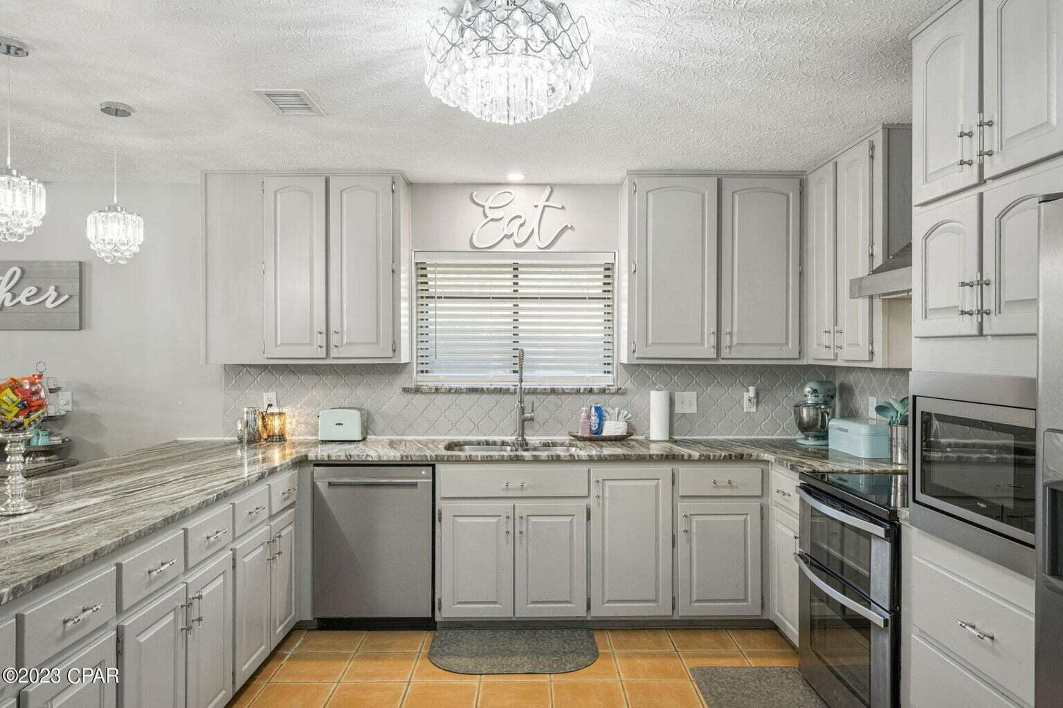 COLONY CLUB HARBOUR PH 2 - Residential