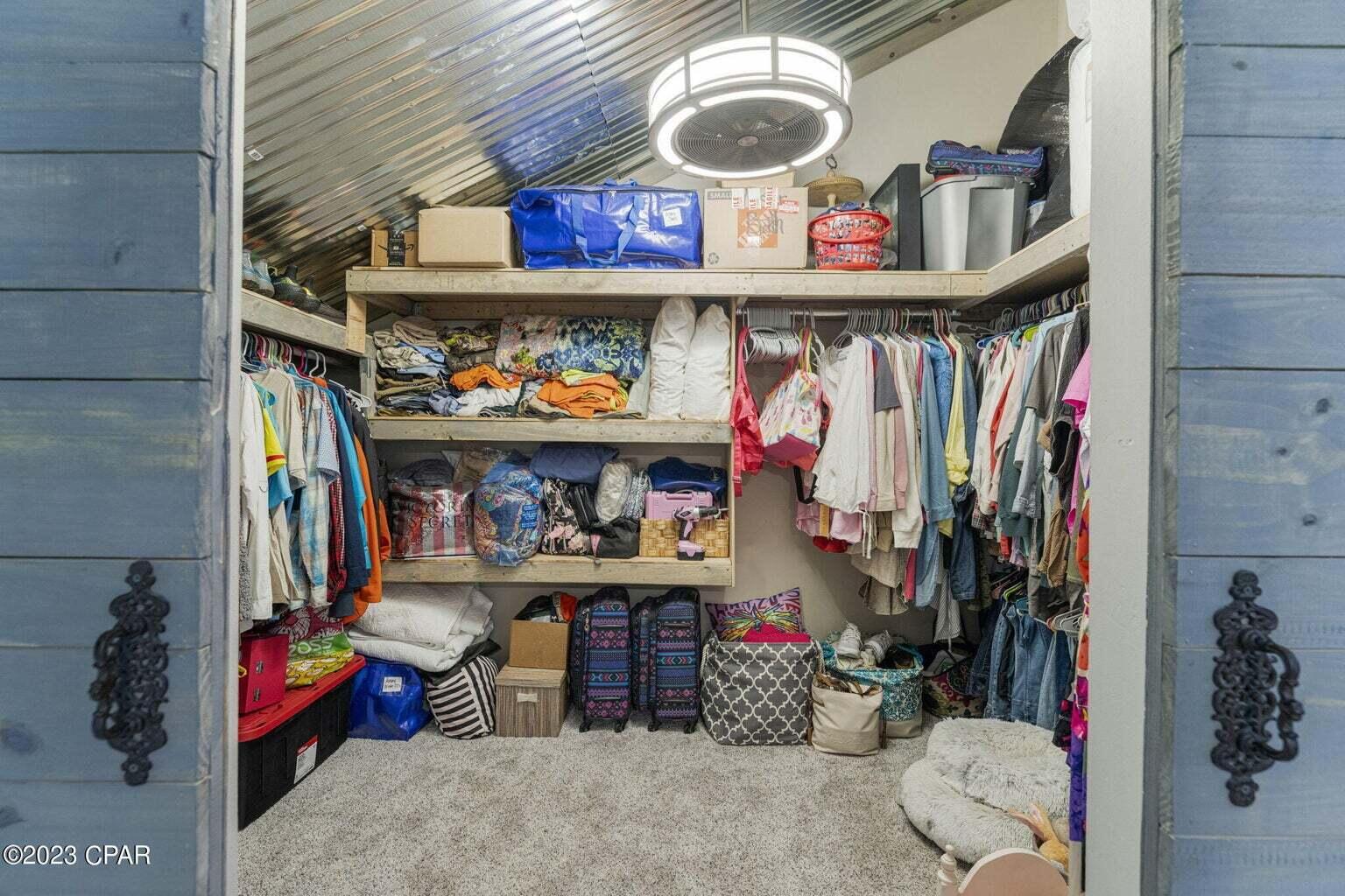 COLONY CLUB HARBOUR PH 2 - Residential