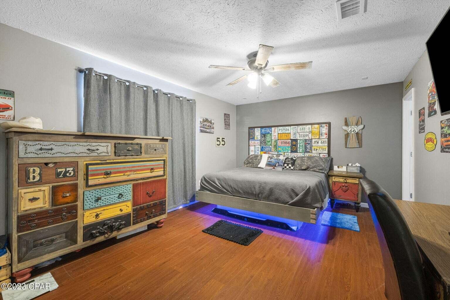 COLONY CLUB HARBOUR PH 2 - Residential