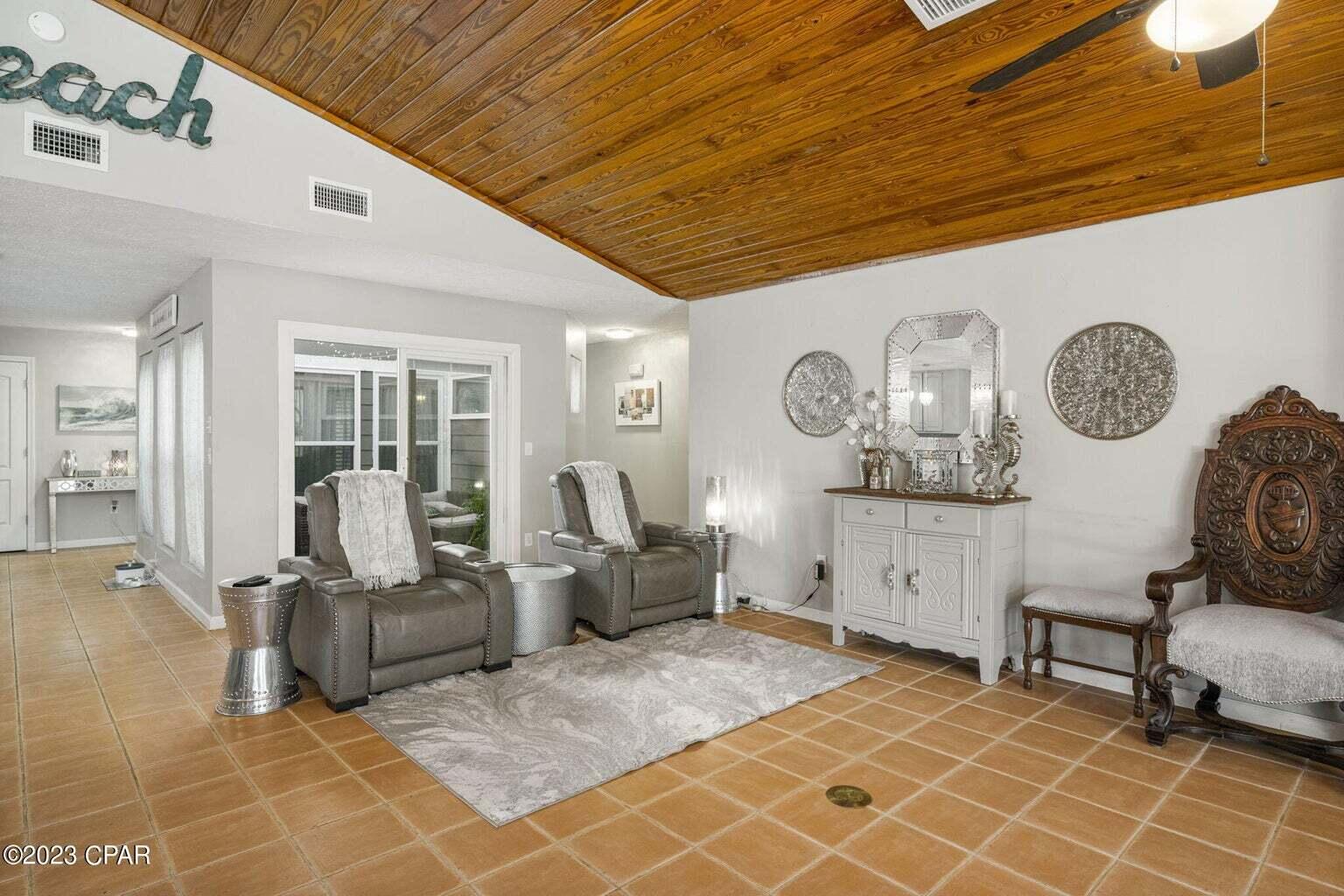 COLONY CLUB HARBOUR PH 2 - Residential