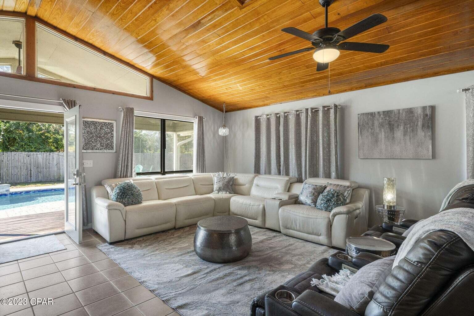 COLONY CLUB HARBOUR PH 2 - Residential