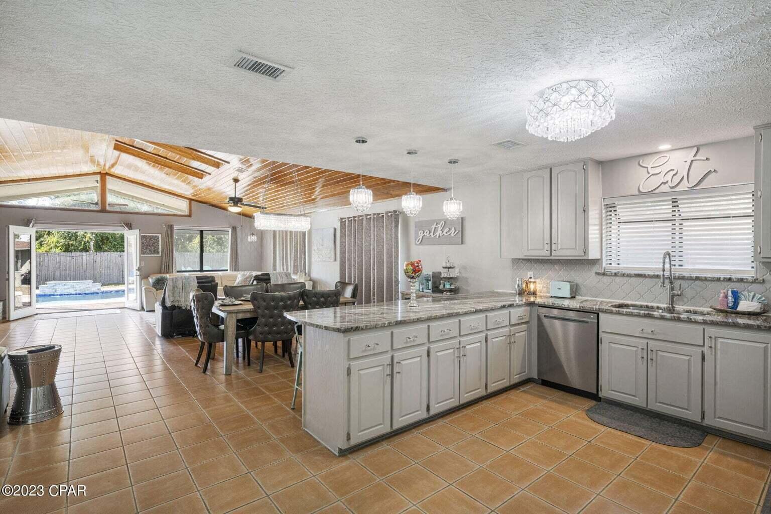 COLONY CLUB HARBOUR PH 2 - Residential