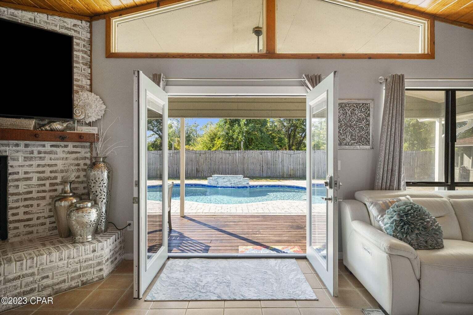 COLONY CLUB HARBOUR PH 2 - Residential