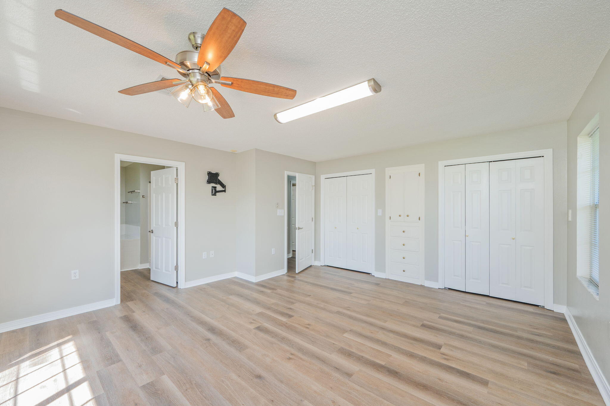 TEN LAKE ESTATES UNIT 2 - Residential