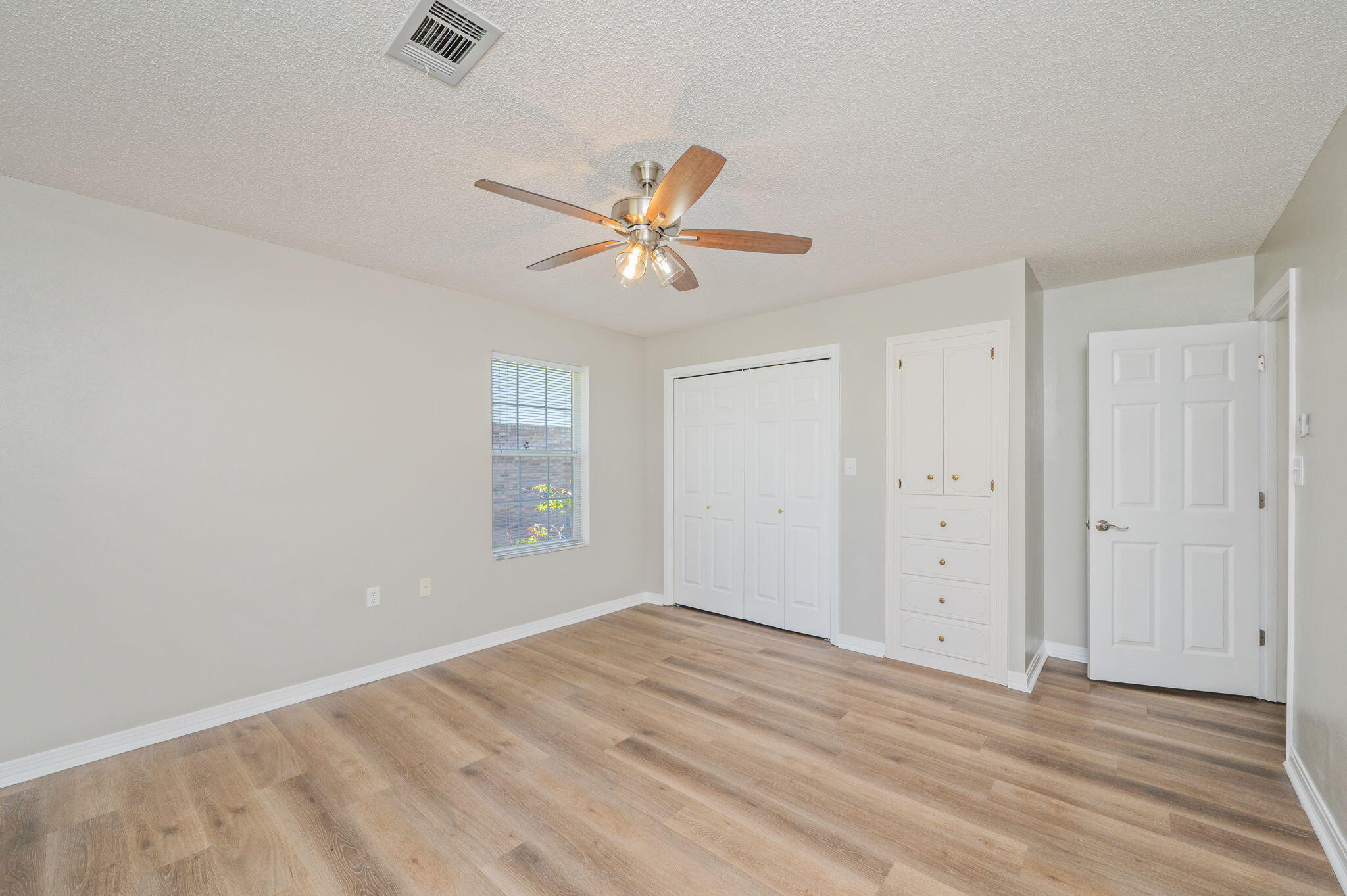TEN LAKE ESTATES UNIT 2 - Residential
