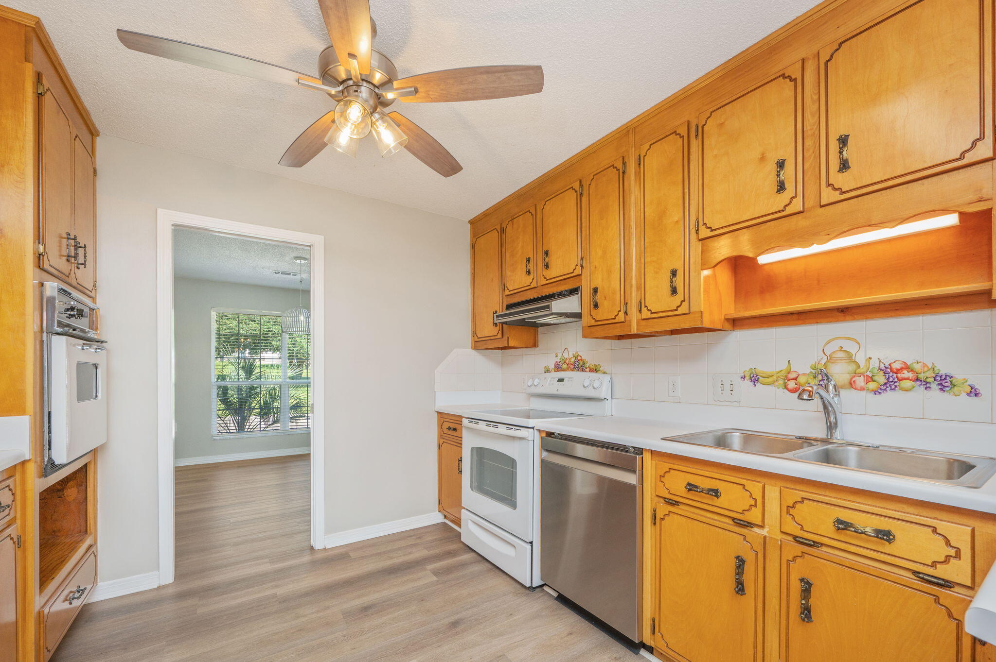 TEN LAKE ESTATES UNIT 2 - Residential