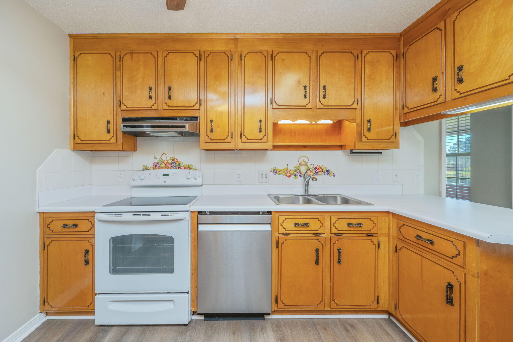 TEN LAKE ESTATES UNIT 2 - Residential