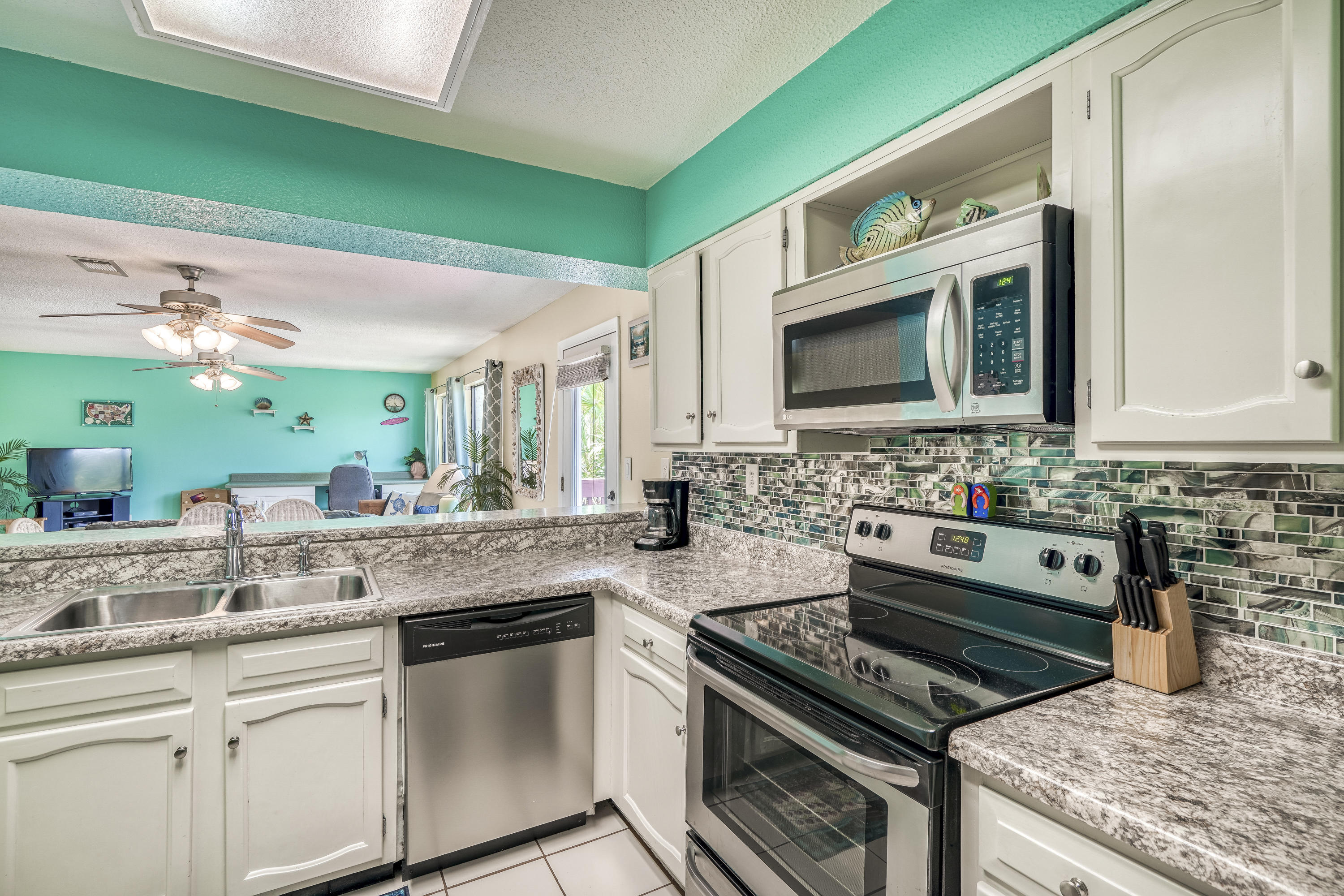 BEACHVIEW CONDOMINIUM - Residential