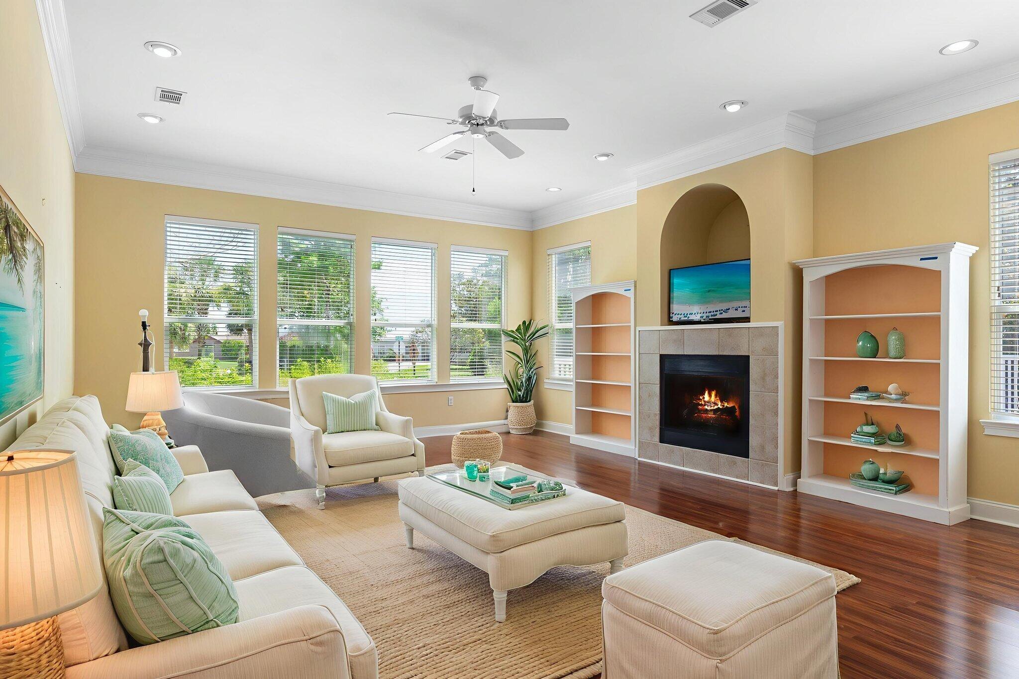 FAIRWAY VILLAS - Residential