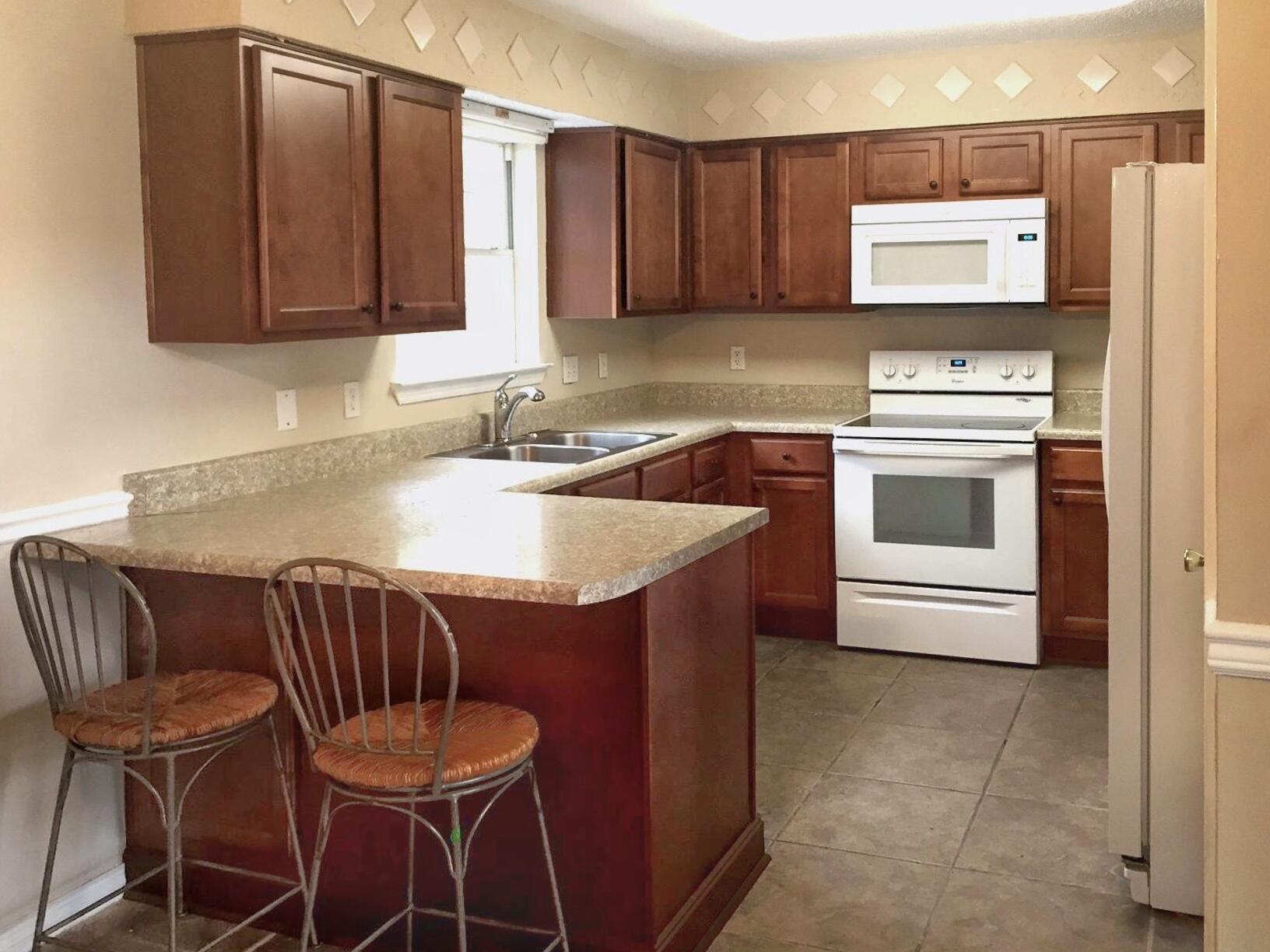 EMERALD ESTATES - Residential Lease