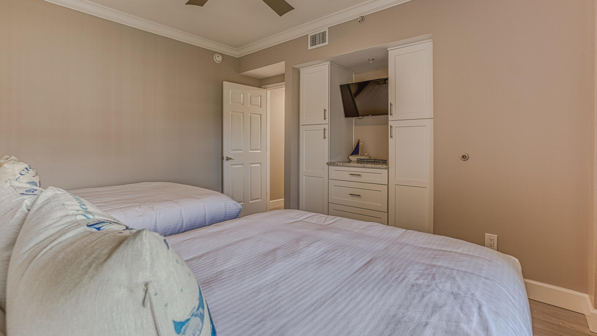 ST. MAARTEN AT SILVER SHELLS - Residential