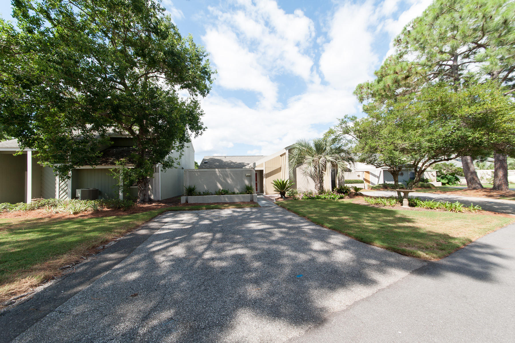 LINKSIDE VILLAGE UNIT 1 - Residential