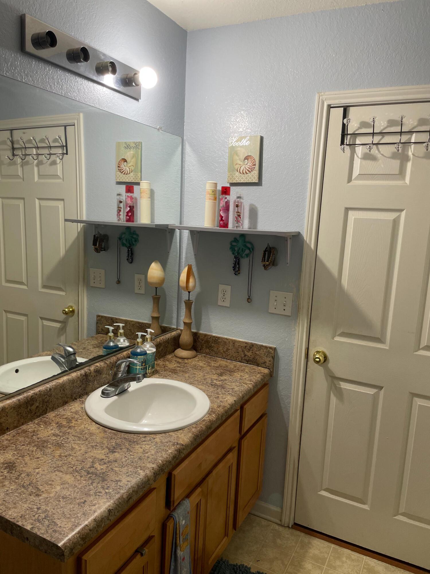 QUAIL LAKE T/H - Residential