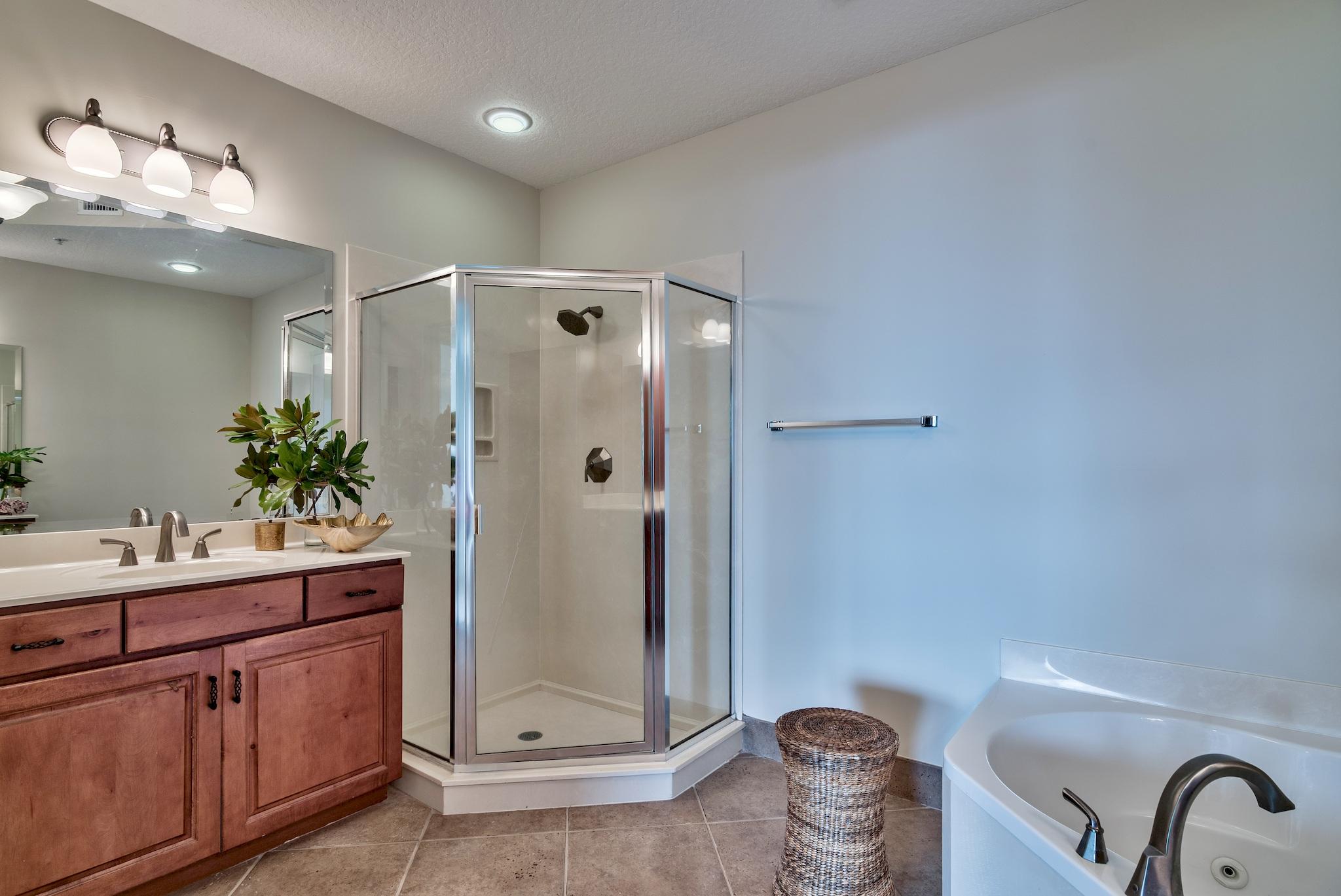 ALEXANDER AT PALM COURT - Residential