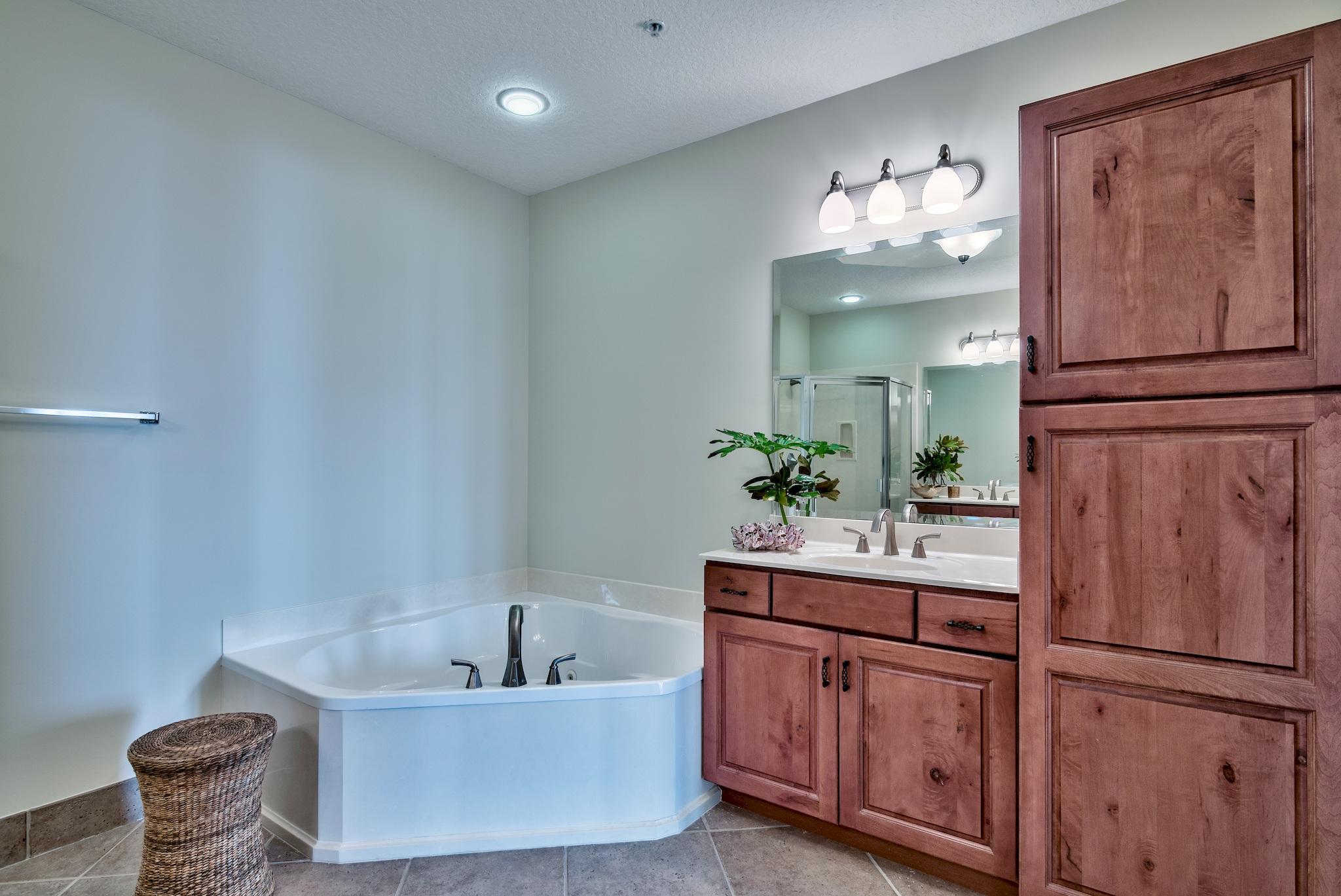 ALEXANDER AT PALM COURT - Residential