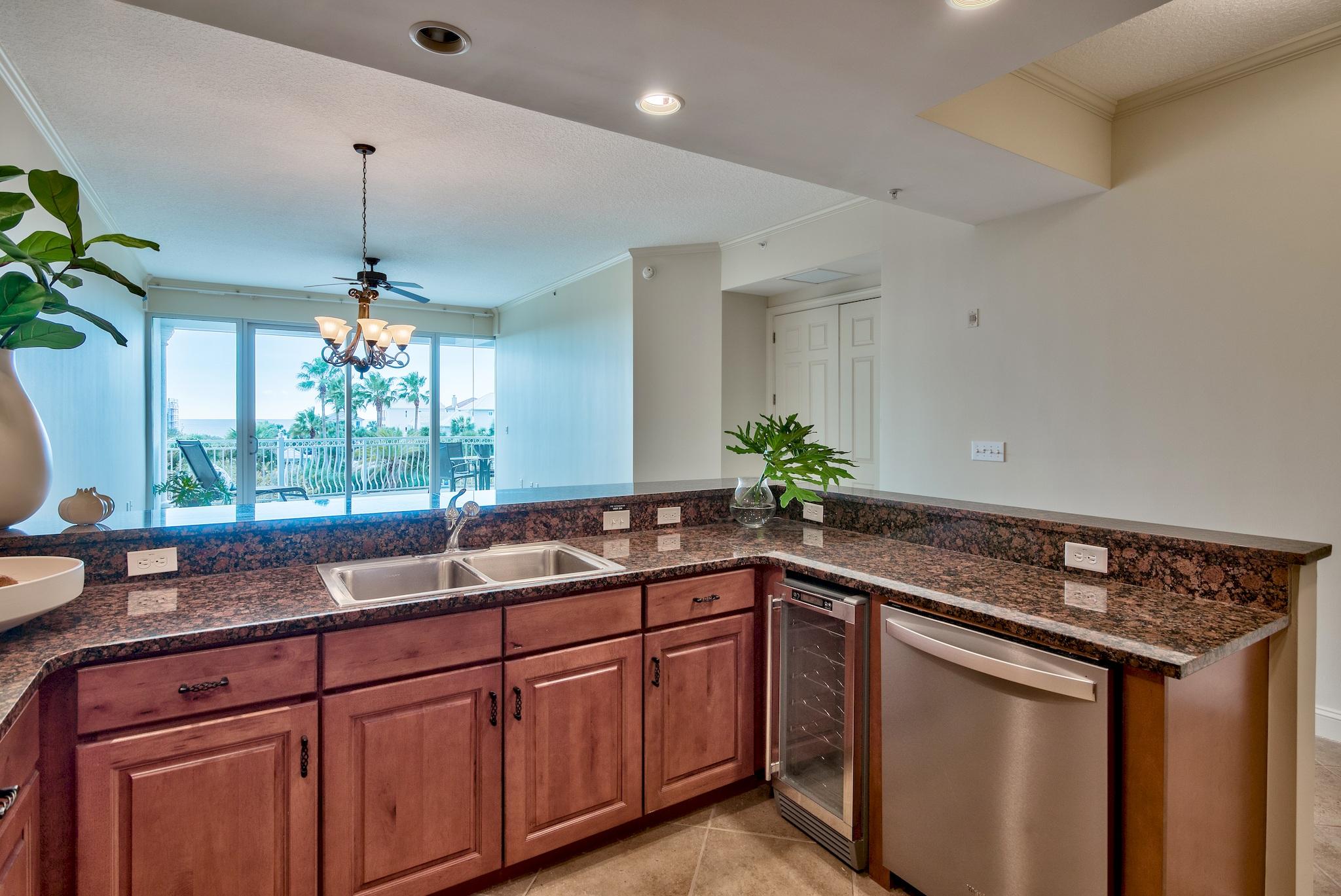 ALEXANDER AT PALM COURT - Residential