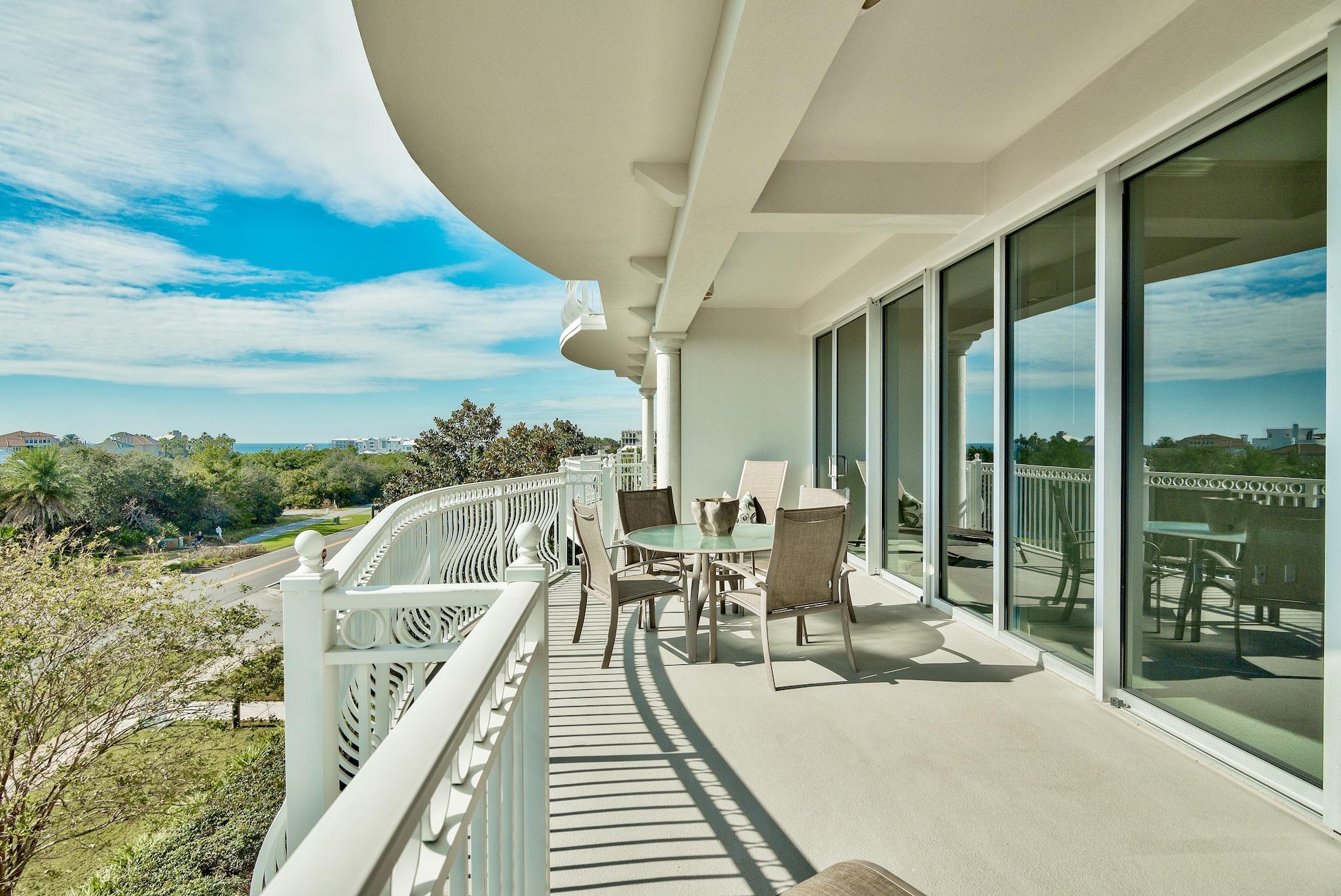 ALEXANDER AT PALM COURT - Residential