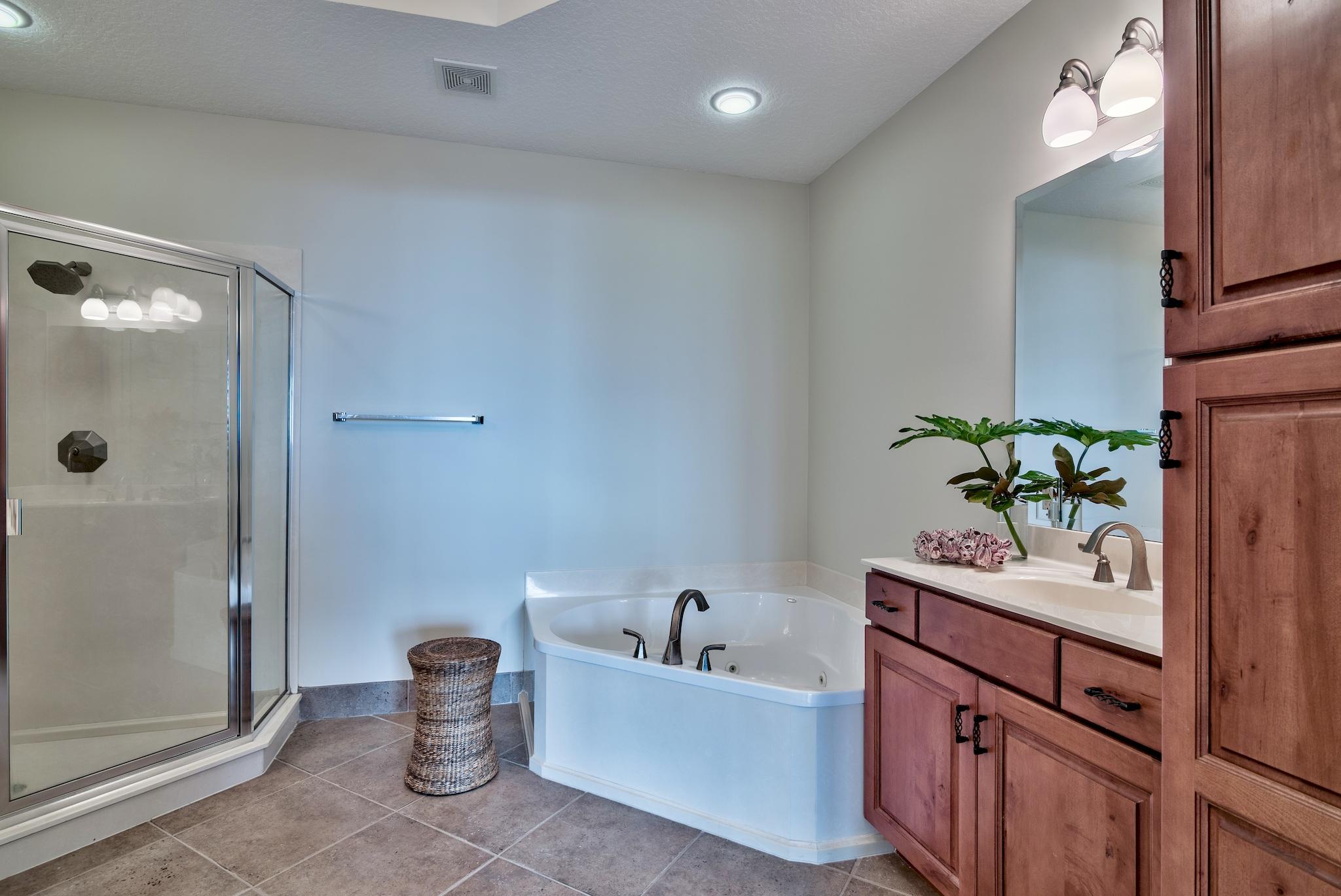 ALEXANDER AT PALM COURT - Residential