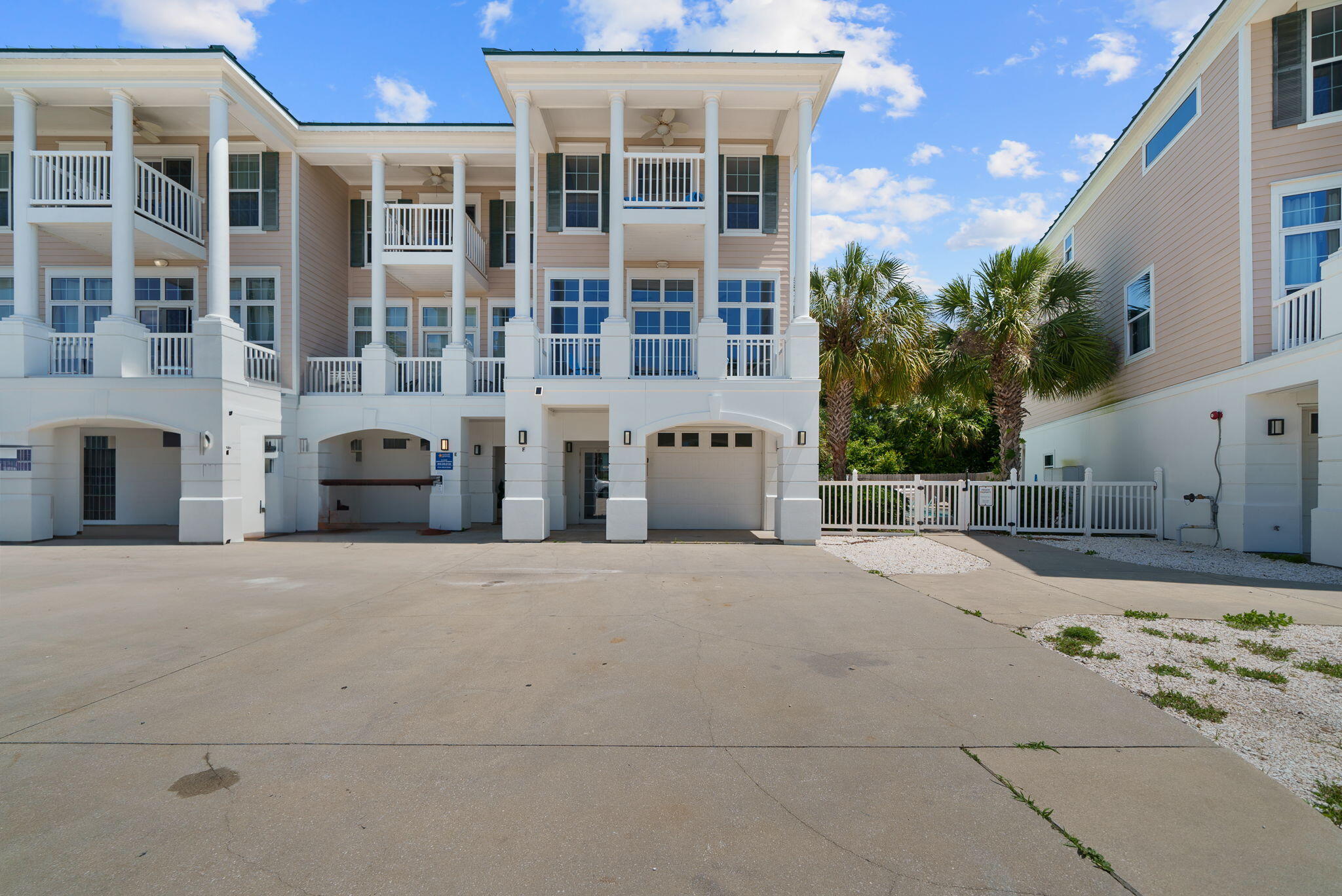 LONG BEACH - Residential