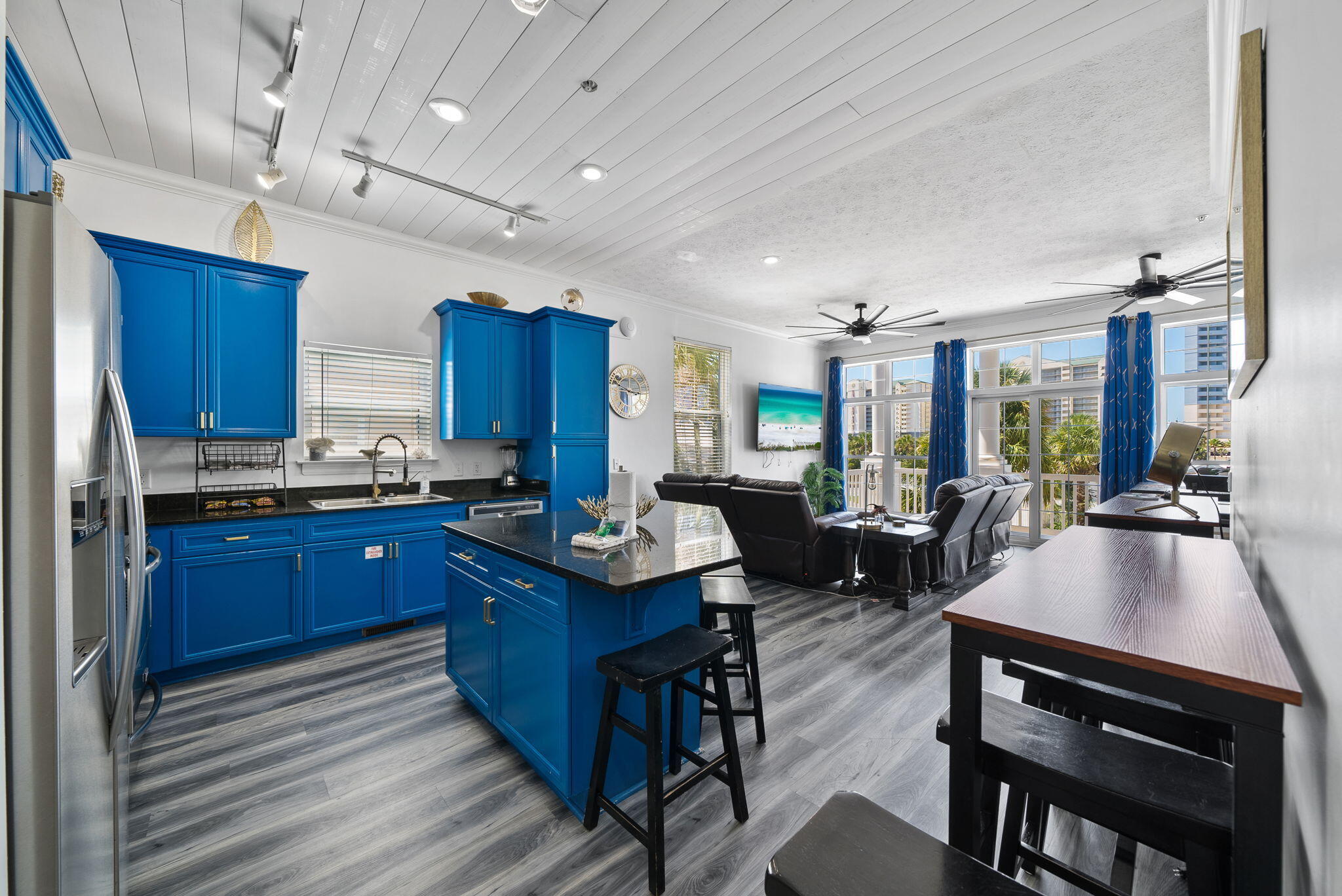 LONG BEACH - Residential