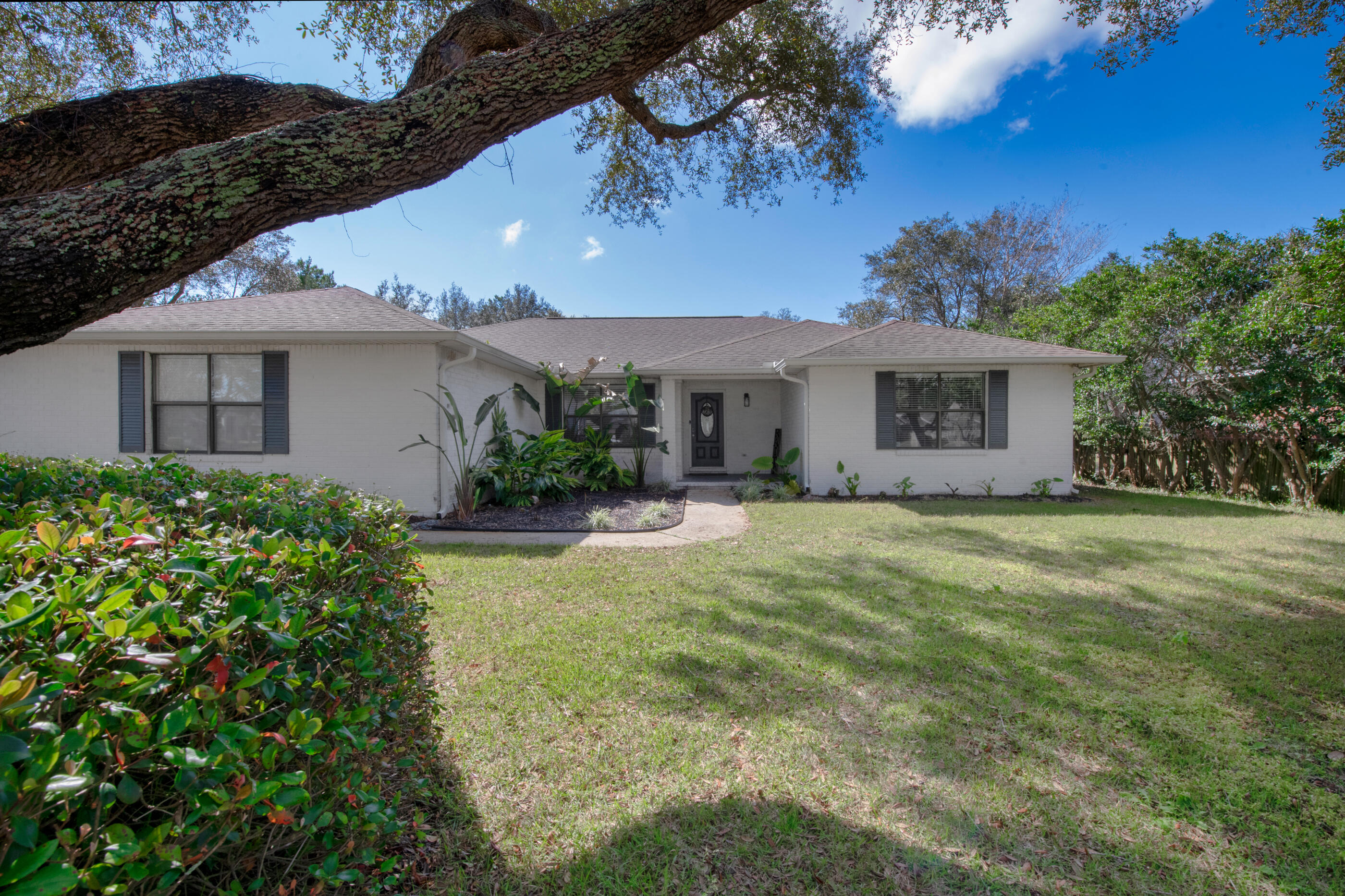 HOLLEY BY THE SEA - Residential