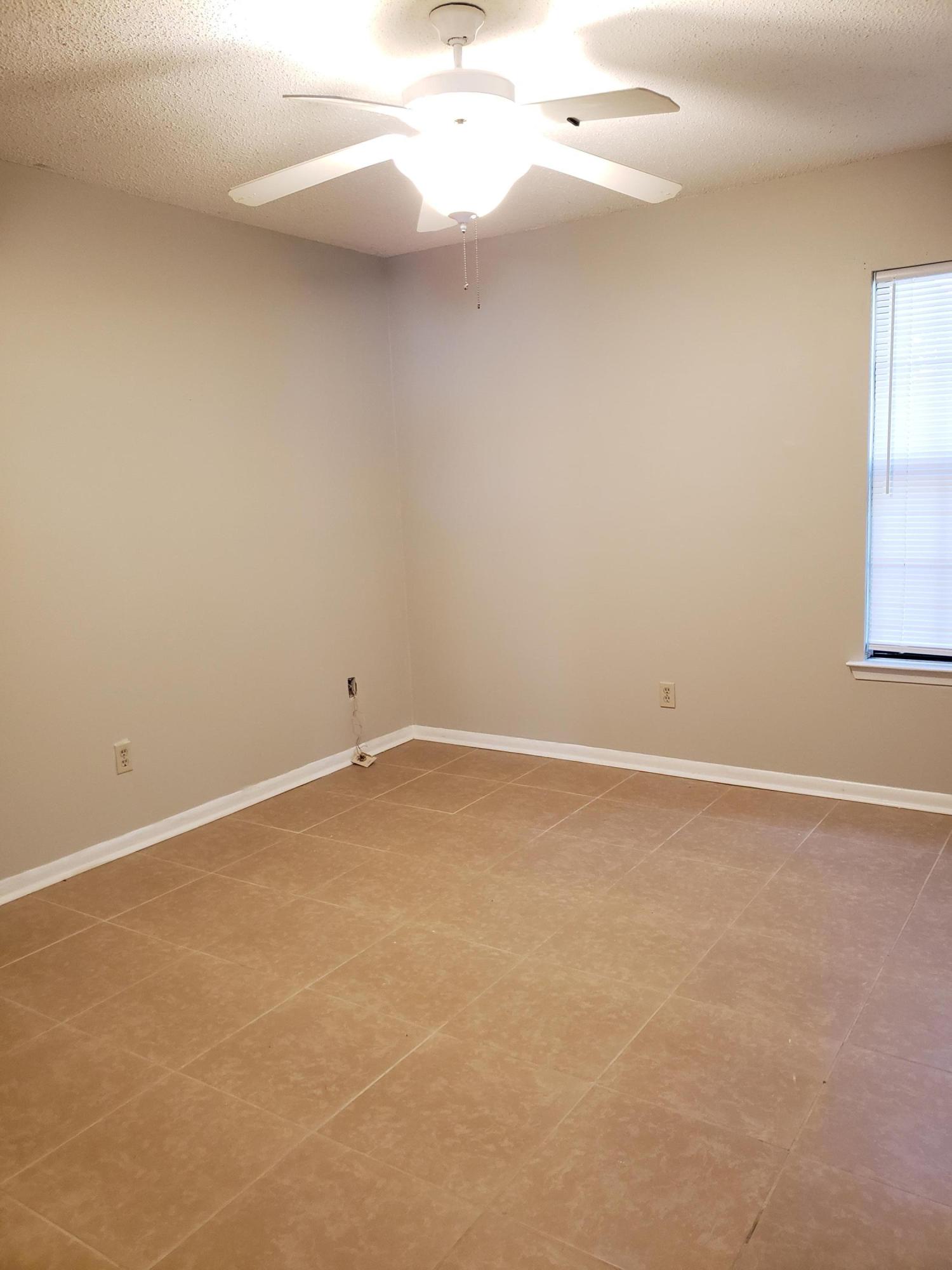 VALPARAISO PINECREST 1 - Residential Lease