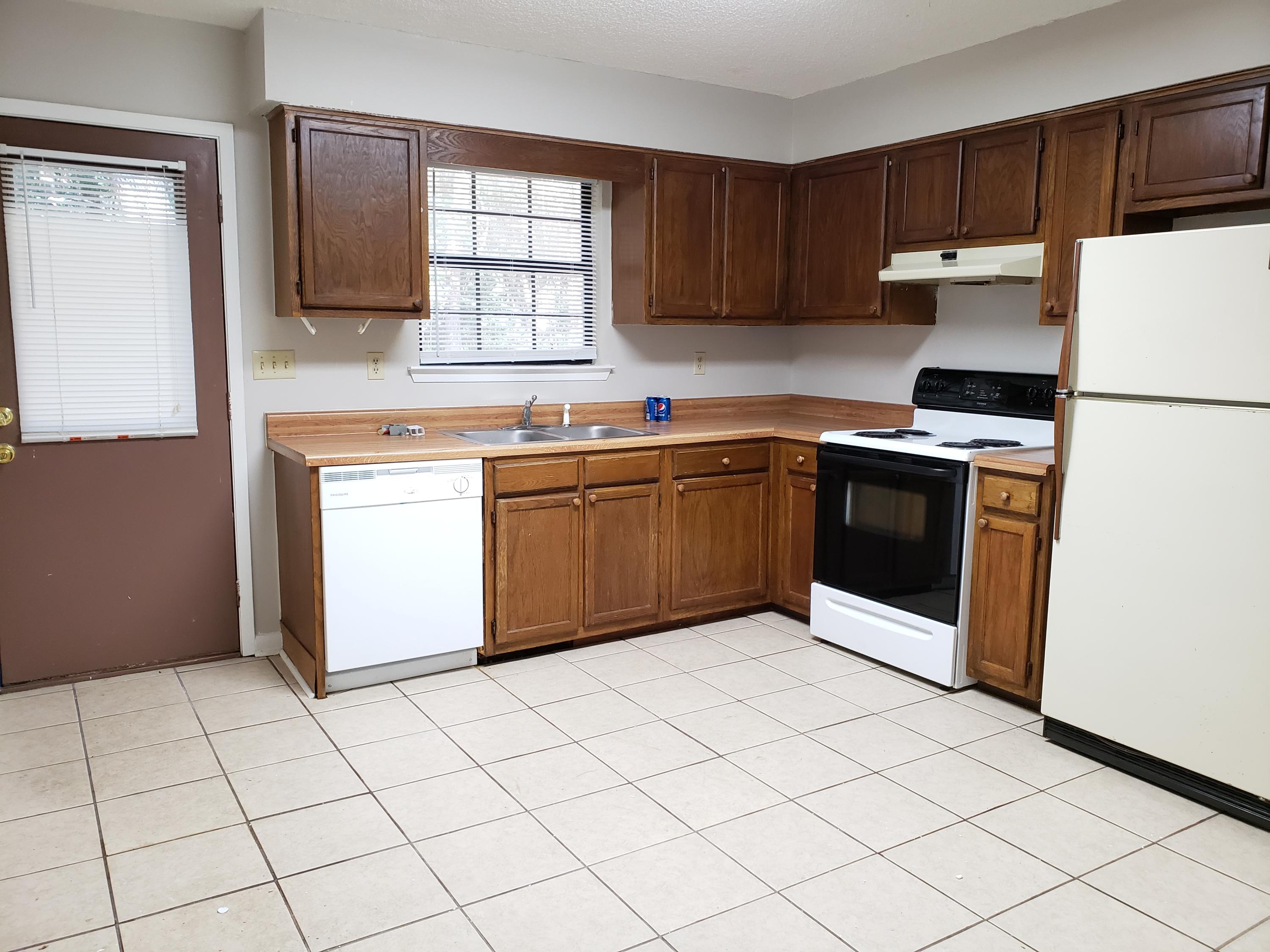 VALPARAISO PINECREST 1 - Residential Lease