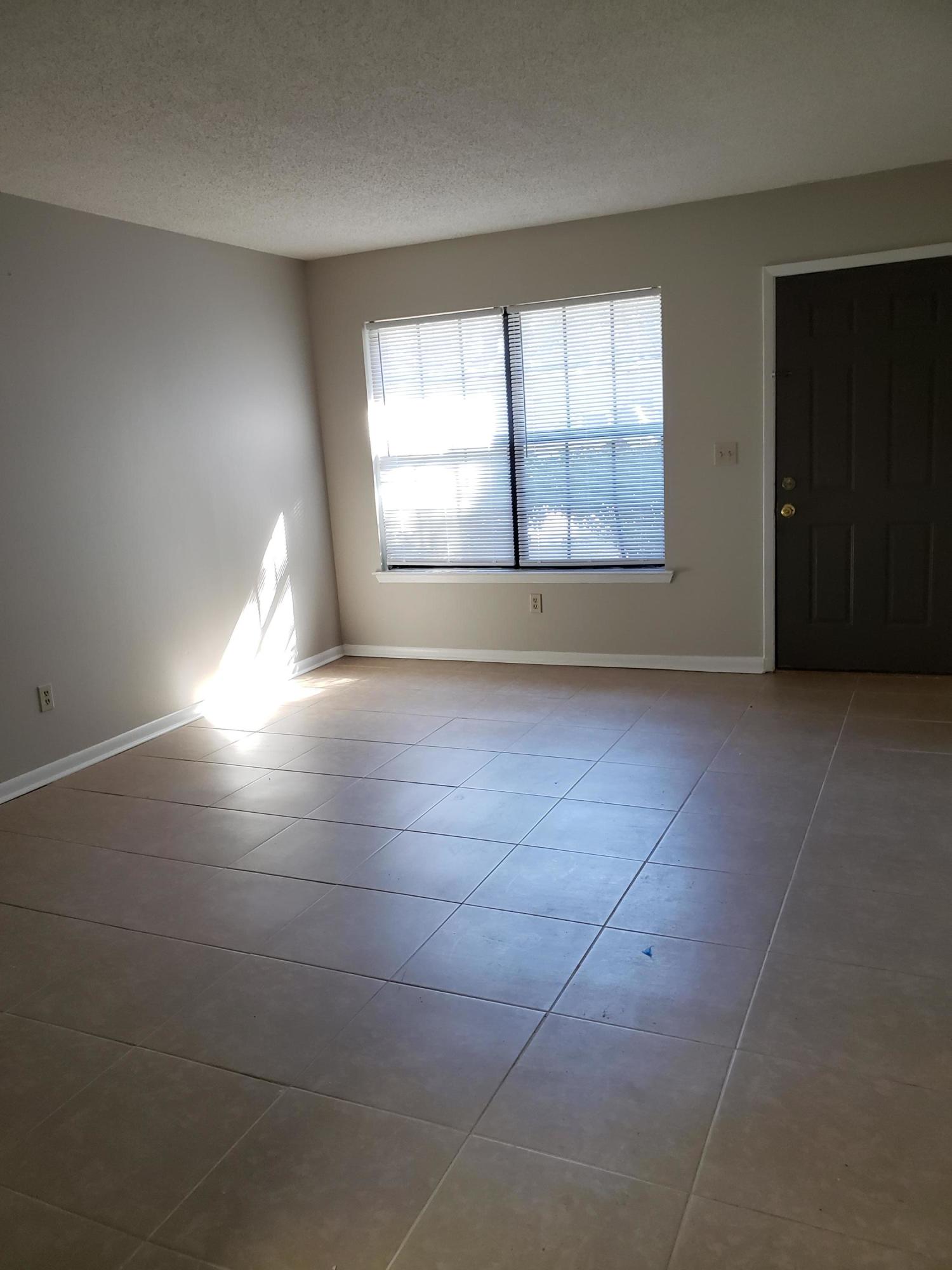 VALPARAISO PINECREST 1 - Residential Lease