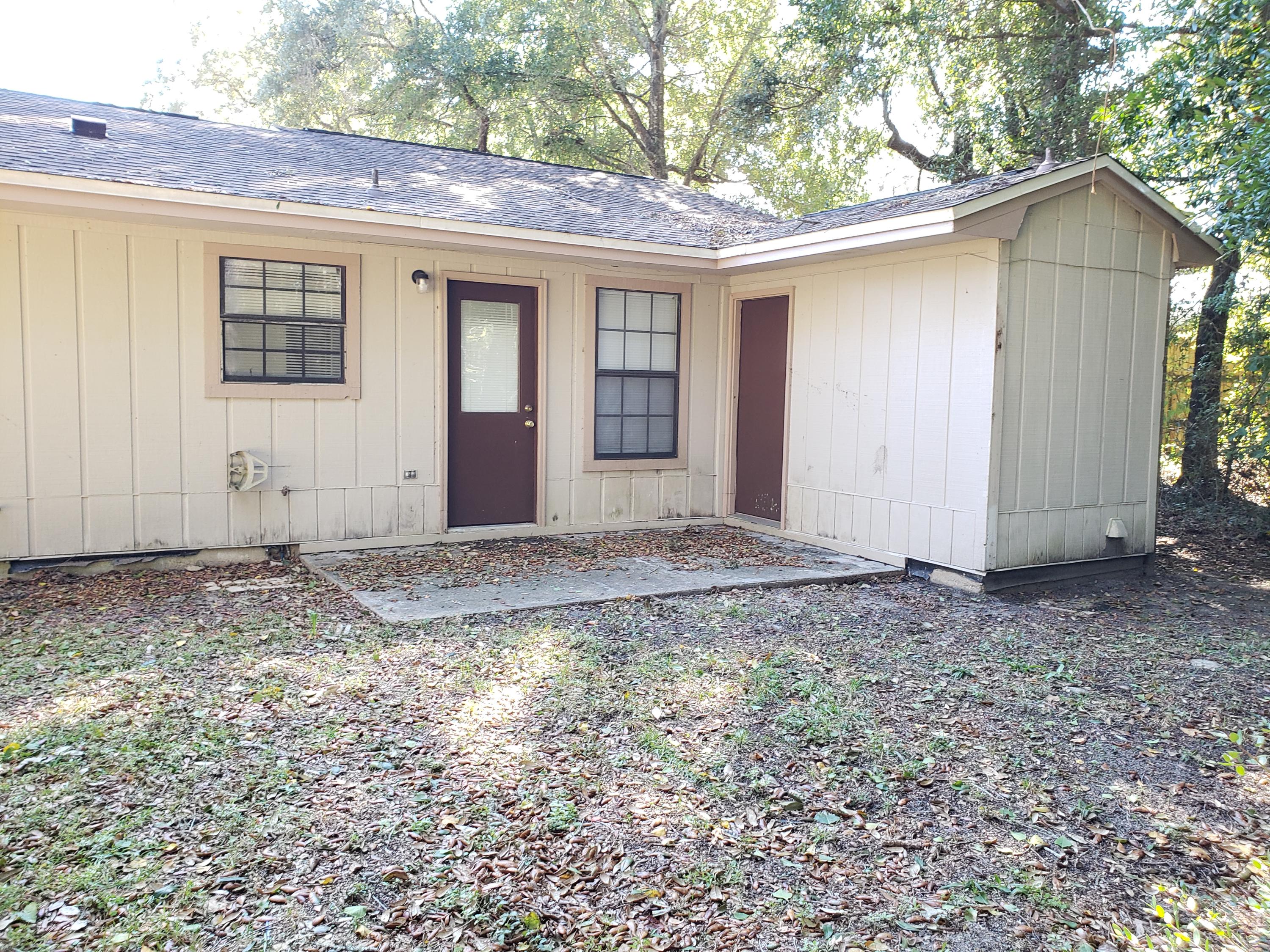 VALPARAISO PINECREST 1 - Residential Lease