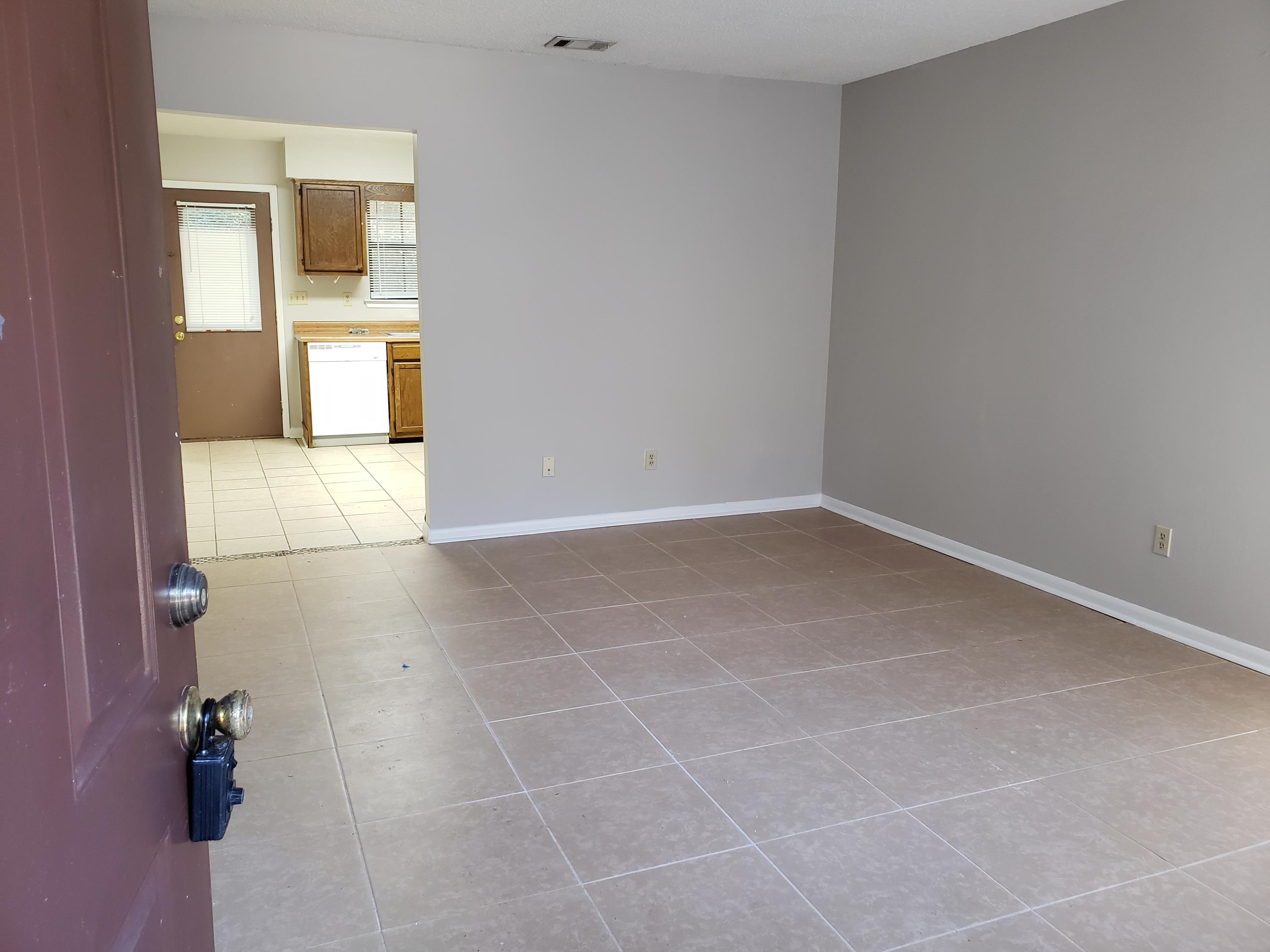 VALPARAISO PINECREST 1 - Residential Lease