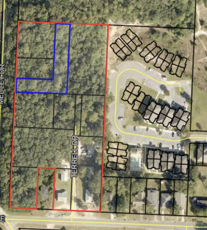 Prime Development Opportunity!Welcome to your chance to own a remarkable 4.41-acre property in the heart of Crestview, Florida, a city on the rise! This expansive parcel is currently zoned R-3, allowing for up to 8 units per acre, making it great for development.Situated within the Crestview City Limits and directly adjacent to two different developments, this property is perfectly positioned for maximum exposure and convenience. The Crestview area is experiencing rapid growth and development, making this an ideal time to invest in this thriving community.Currently hosting 7 rental units, this property offers immediate income potential while you plan and execute your development vision. Whether you're looking to expand the existing rental portfolio or transform the land into a new residential complex, this property provides a solid foundation for your real estate ambitions.
Don't miss this rare opportunity to secure this valuable piece of real estate. Schedule a viewing today and unlock the potential of this exceptional property.
This listing is made up of 8 parcel ID #'s
07-3N-23-0000-0012-0000 (.33 ac)
07-3N-23-0970-0002-0000 (.44 ac)
07-3N-23-0000-0010-0000 (.67 ac)
07-3N-23-0970-0003-0000 (.73 ac)
07-3N-23-0000-0011-0000 (.29 ac)
07-3N-23-0970-0005-0000 (.65 ac)
07-3N-23-0970-0008-0000 (1.22 ac)
07-3N-23-0000-0009-0000 (.08 ac)