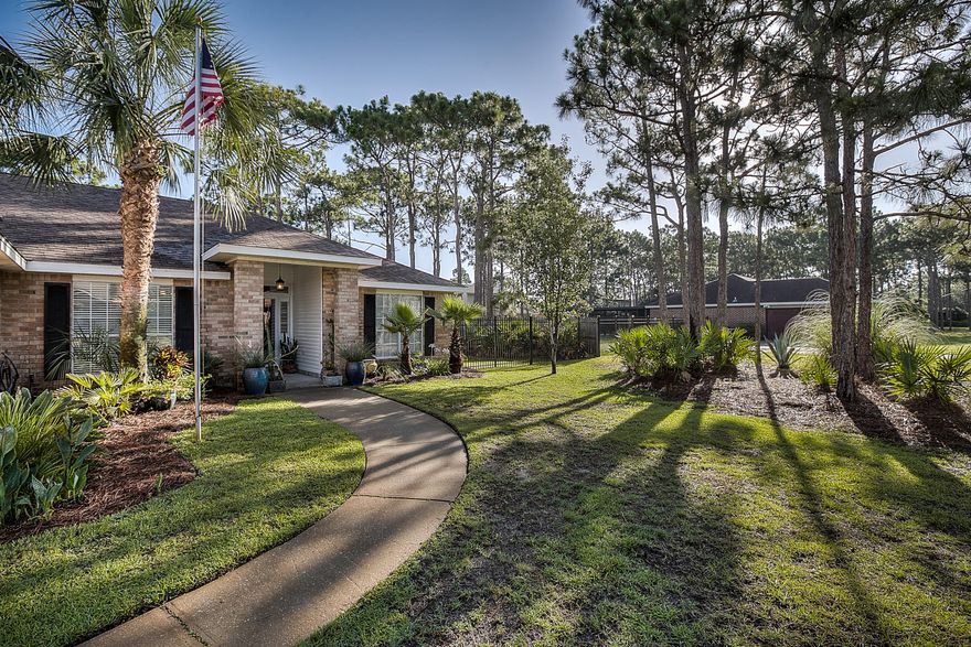 THIS BEAUTIFUL 3 BEDROOM, 2 BATH HOME FEATURES MAHOGANY & TILE FLOORS, CUSTOM CHERRY CABINETRY, TREY AND VAULTED CEILINGS, STAINLESS STEEL APPLIANCES & BACKSPLASH IN KITCHEN, GRANITE COUNTERTOPS, OPEN LIVING SPACE, SPLIT FLOOR PLAN WITH A LARGE MASTER BEDROOM. THE EXTRA LARGE LOT IS NEARLY HALF AN ACRE AND HAS A CHARMING SCREEN PORCH.THE SUBDIVISION OFFERS VIRTUALLY NO TRAFFIC AND NO HOMEOWNERS ASSOCIATION.