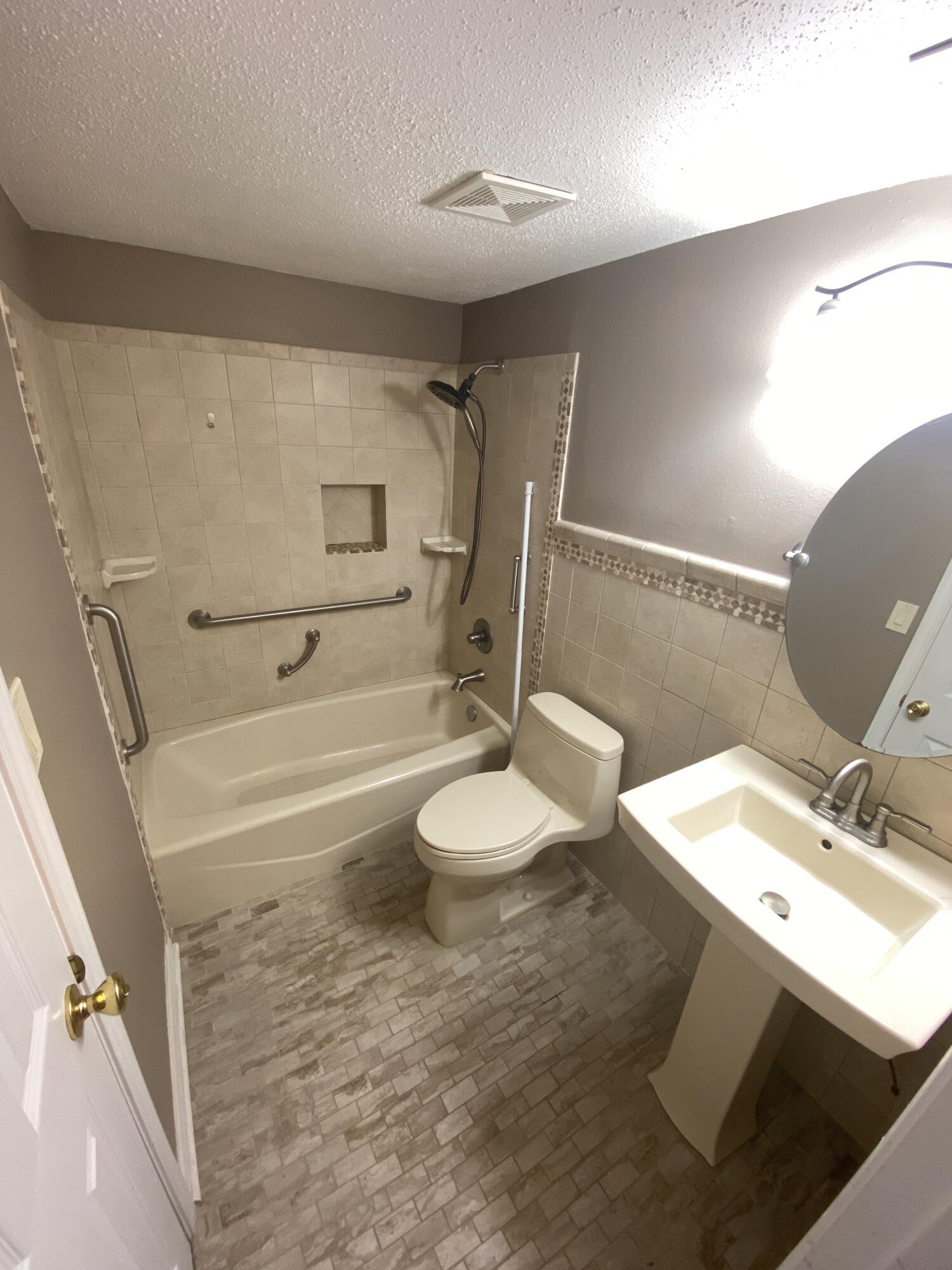 FINISTERRA CONDO - Residential Lease