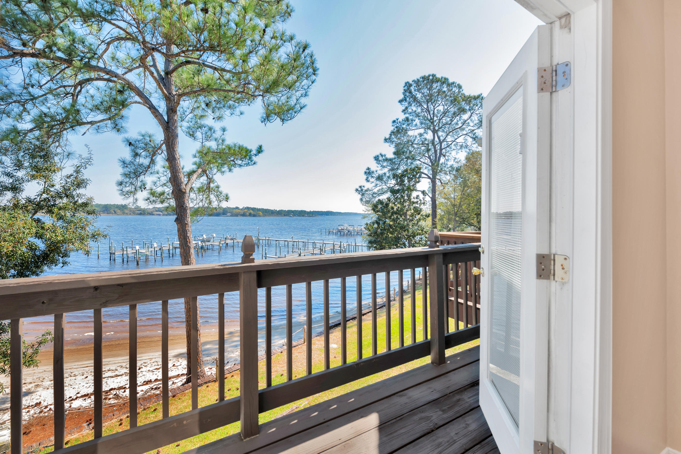 HIDDEN BAY VILLAGE - Residential