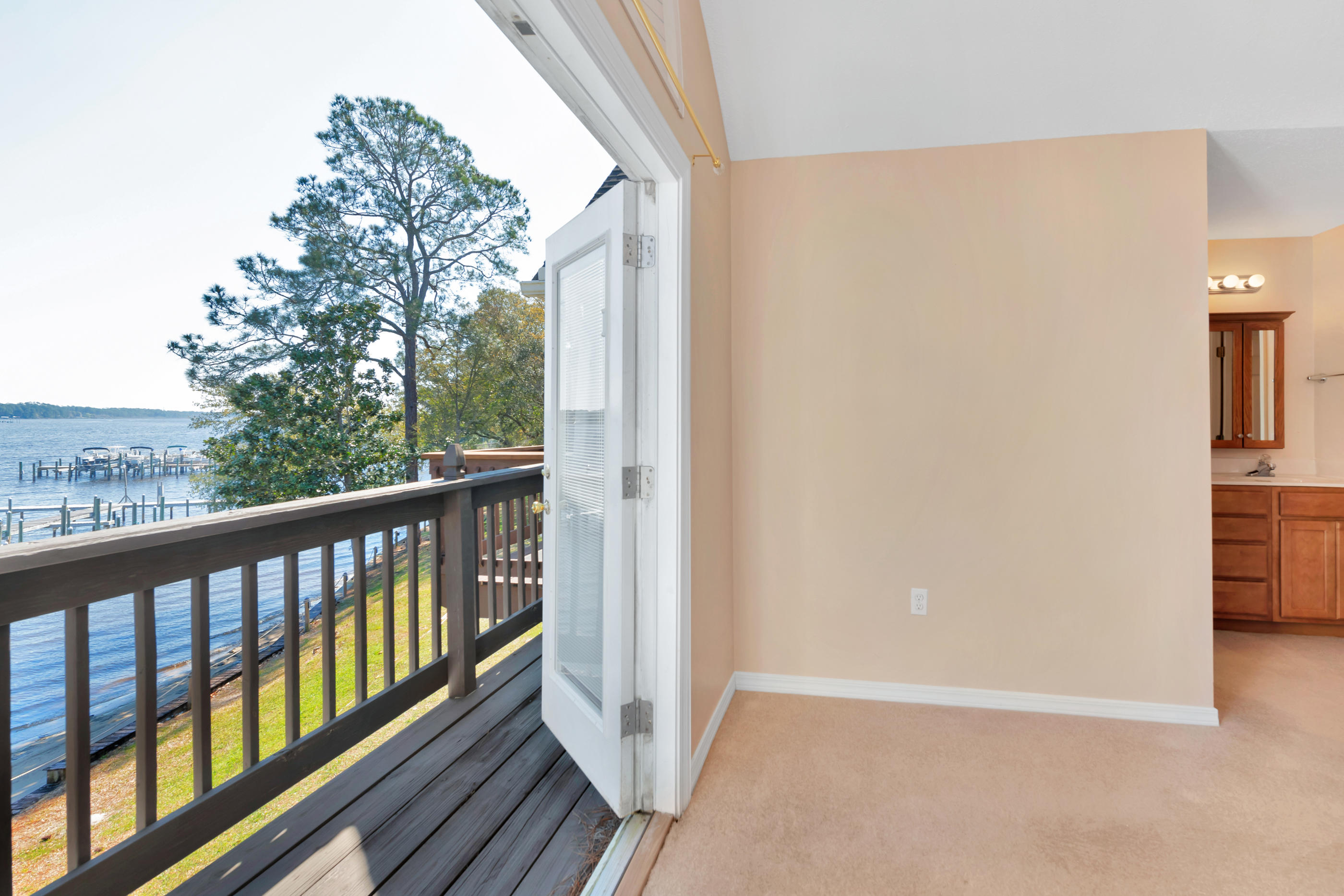 HIDDEN BAY VILLAGE - Residential