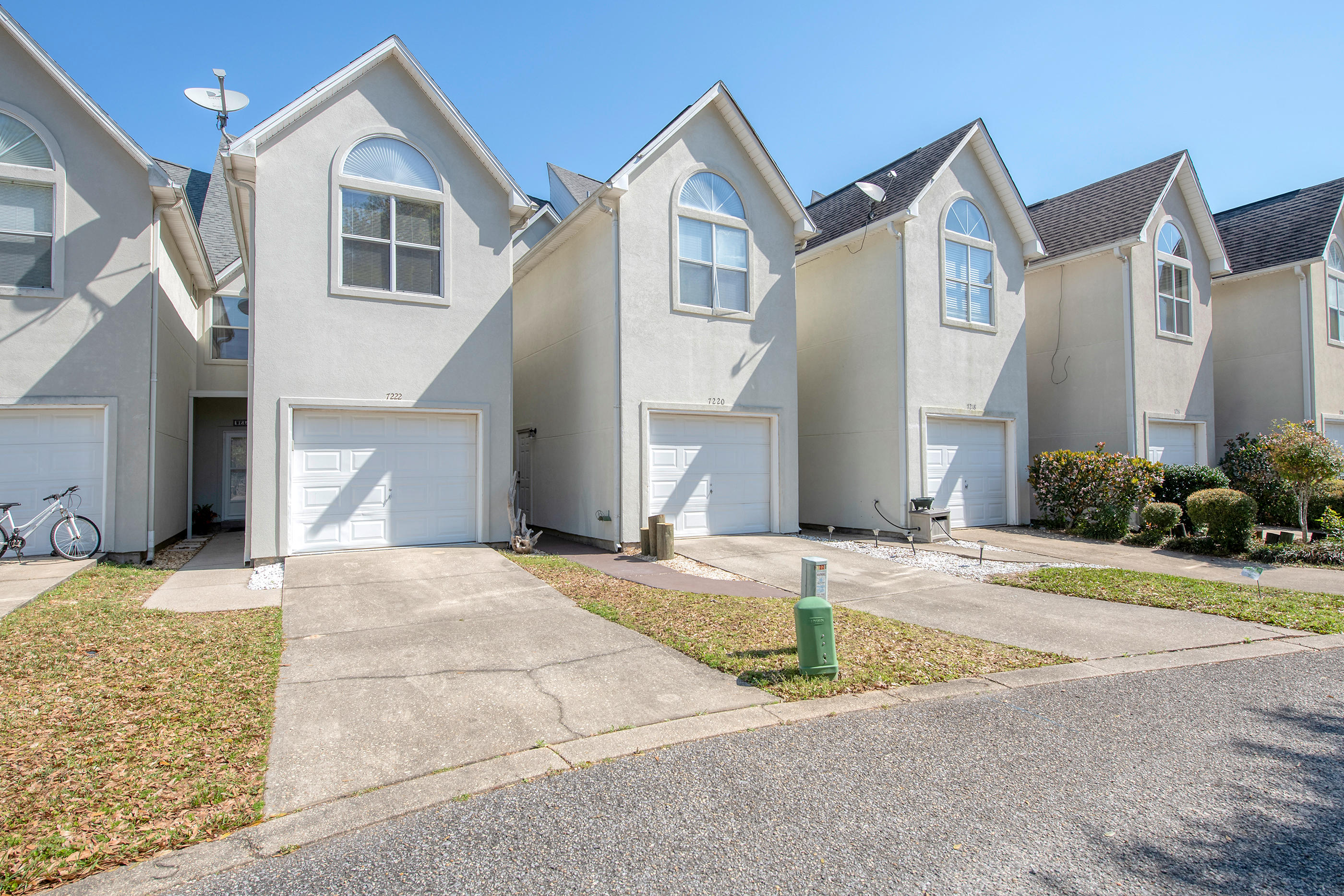 HIDDEN BAY VILLAGE - Residential