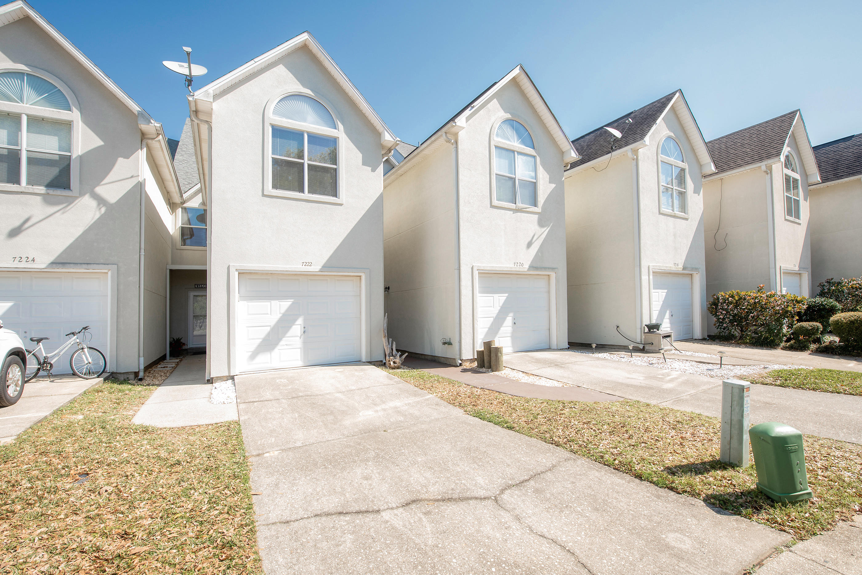 HIDDEN BAY VILLAGE - Residential