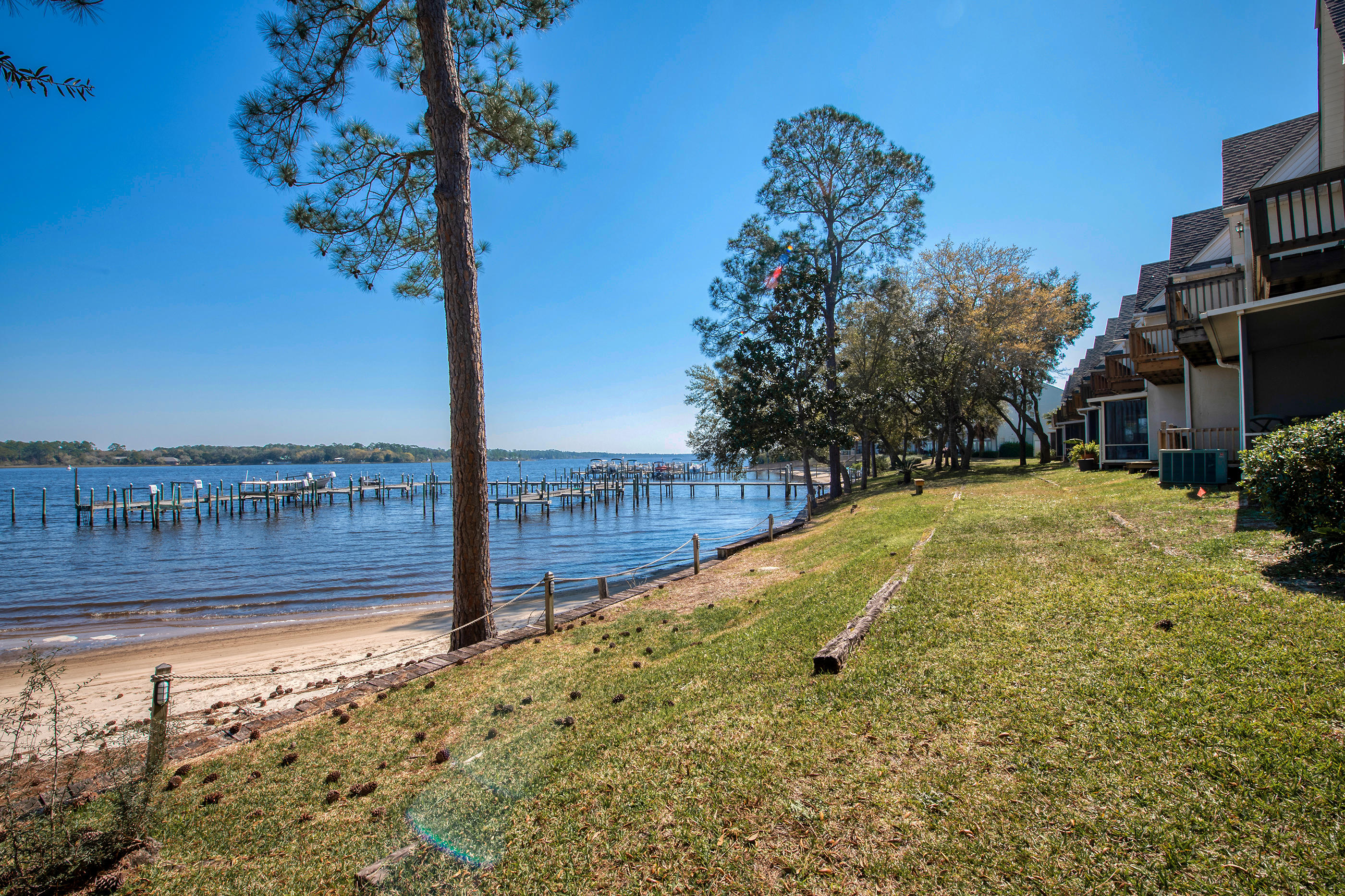 HIDDEN BAY VILLAGE - Residential