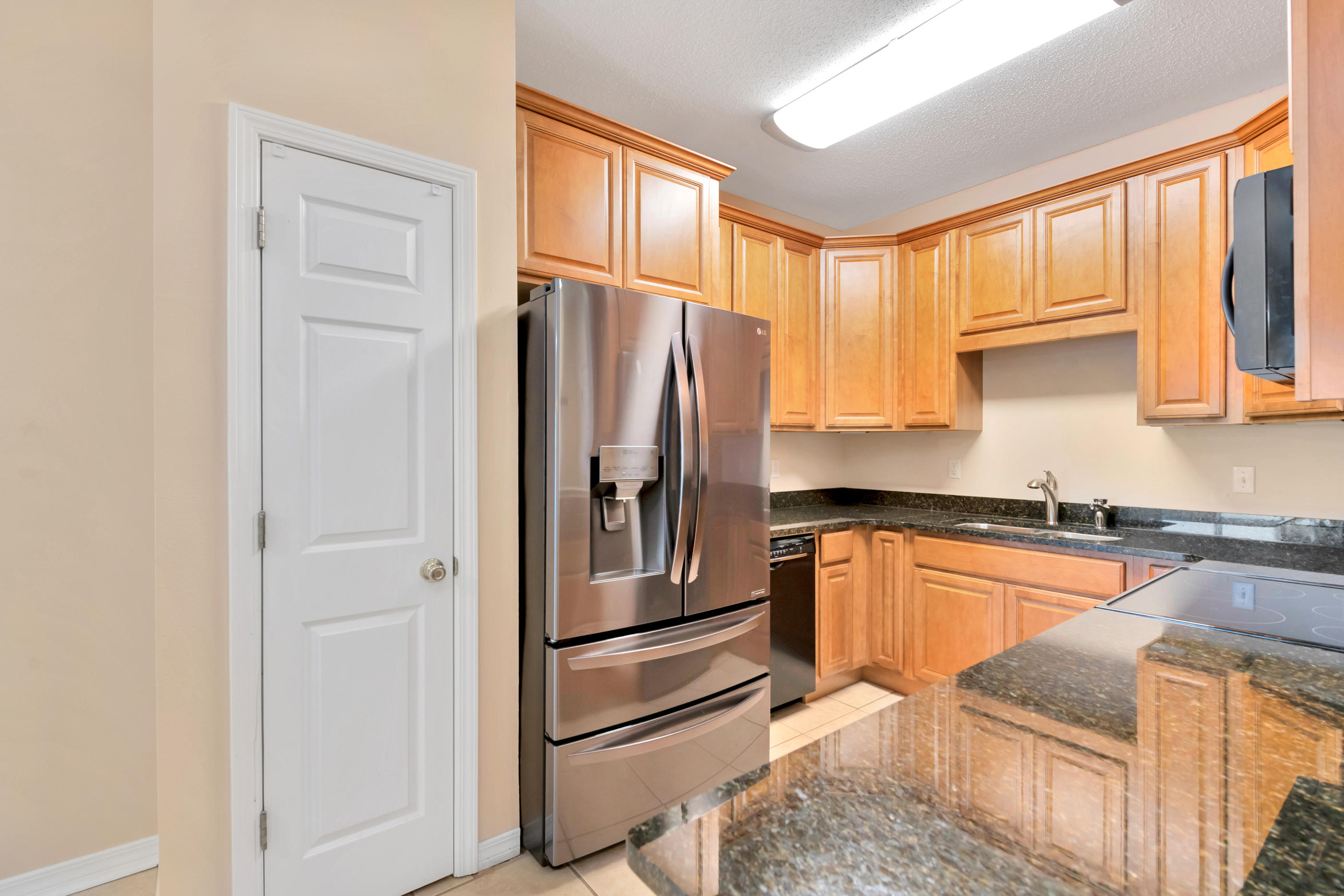 HIDDEN BAY VILLAGE - Residential