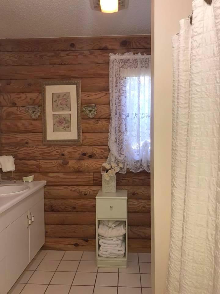 PRCL C DESC MORE AS:COM AT THE NW/C OF SEC RUN S 00 DEG 00'00''W 658.04 FT RUN N 84 DEG 32'53''E 174 - Residential