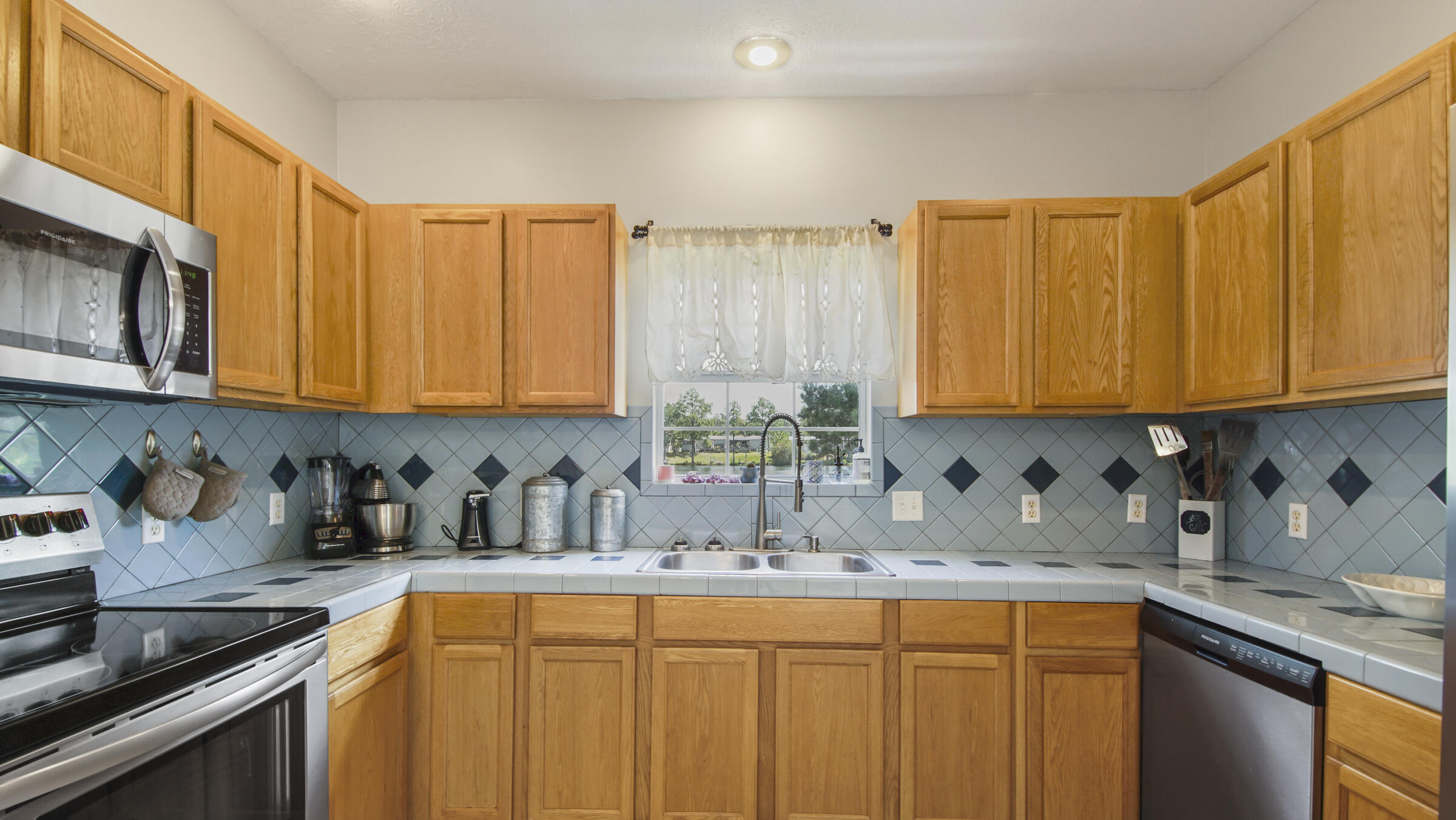 OAKWOOD LAKES ESTATES - Residential