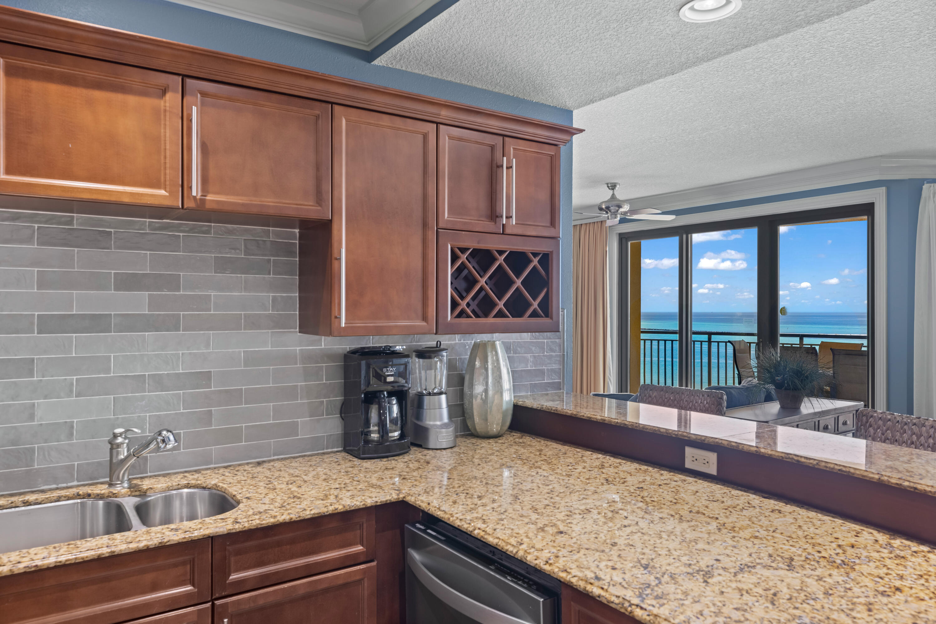 EMERALD GRANDE - Residential
