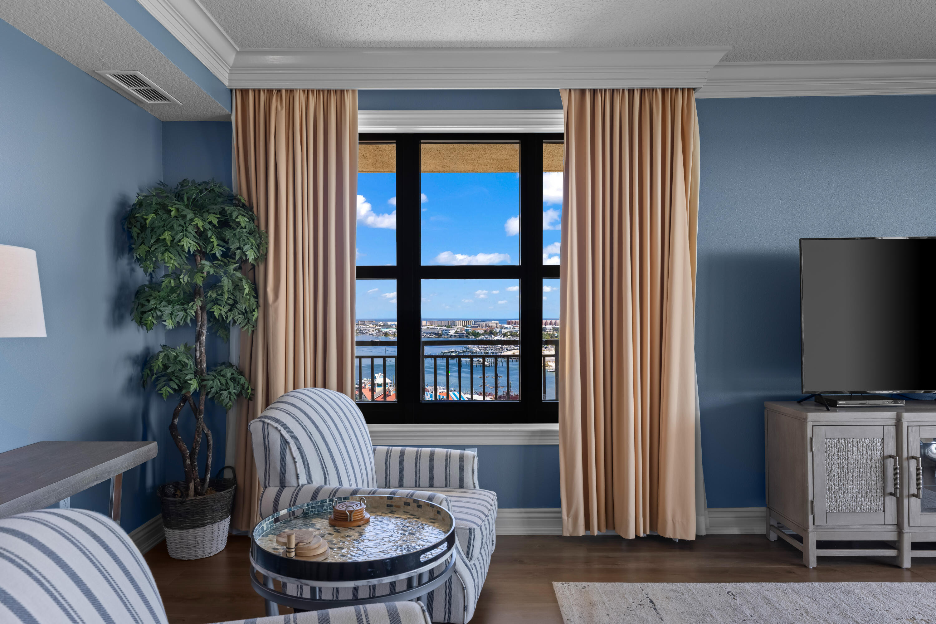 EMERALD GRANDE - Residential